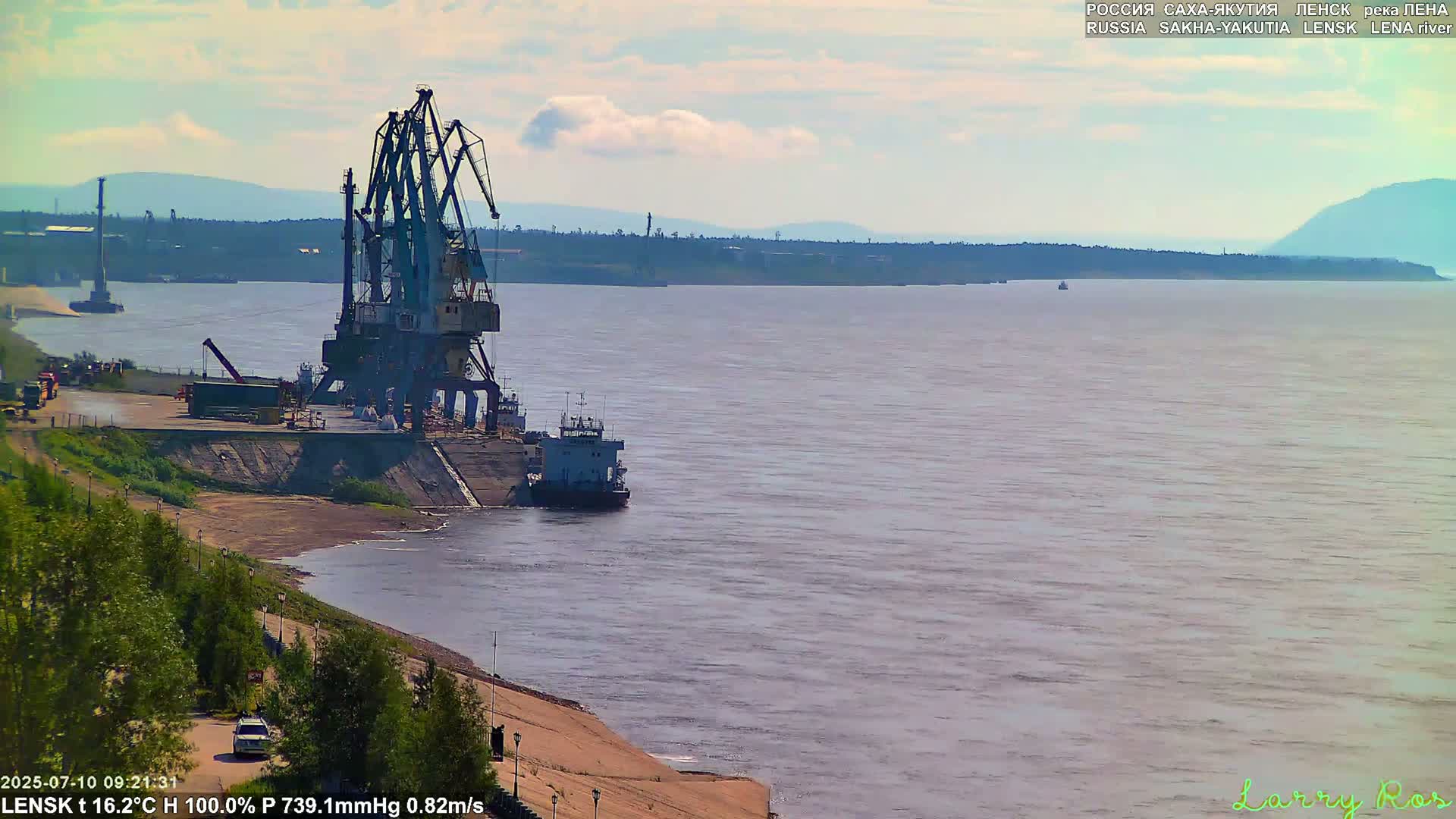 Lensk,  Lena River Port (Lenskiy Rechnoy Port) Live Cam - Lensk, Lensky, Sakha, Far Eastern (Dal'nevostochnyy), Russia