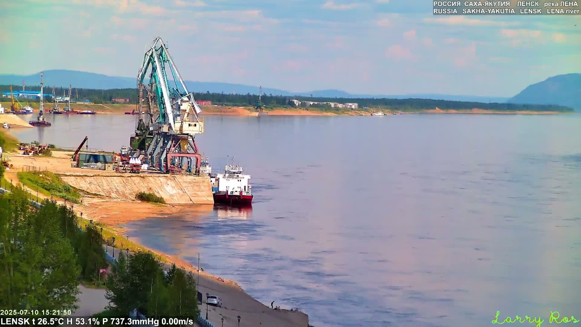 Lensk,  Lena River Port (Lenskiy Rechnoy Port) Live Cam - Lensk, Lensky, Sakha, Far Eastern (Dal'nevostochnyy), Russia