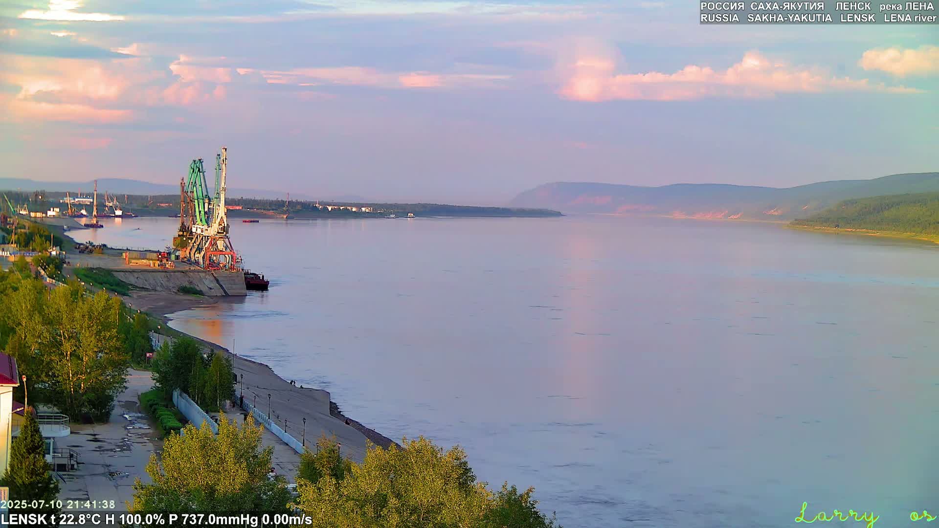 Lensk,  Lena River Port (Lenskiy Rechnoy Port) Live Cam - Lensk, Lensky, Sakha, Far Eastern (Dal'nevostochnyy), Russia