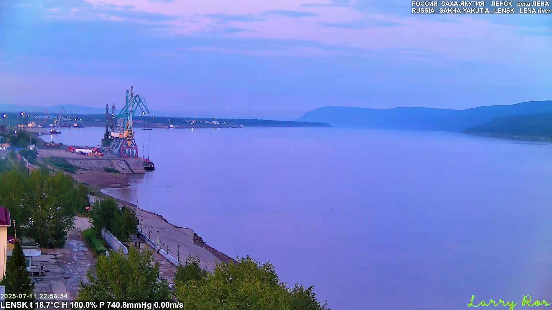 Lensk,  Lena River Port (Lenskiy Rechnoy Port) Live Cam - Lensk, Lensky, Sakha, Far Eastern (Dal'nevostochnyy), Russia
