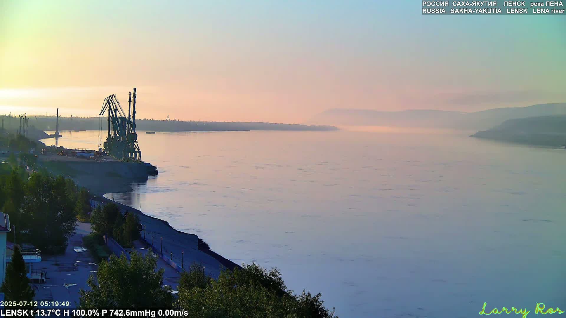 Lensk,  Lena River Port (Lenskiy Rechnoy Port) Live Cam - Lensk, Lensky, Sakha, Far Eastern (Dal'nevostochnyy), Russia