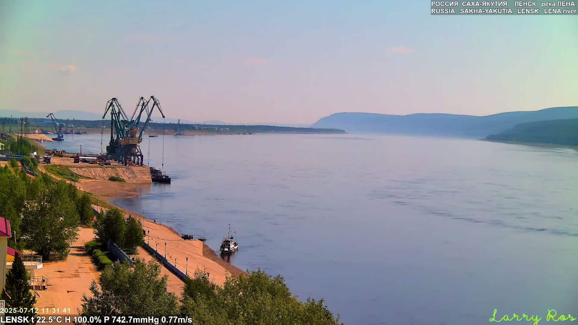 Lensk,  Lena River Port (Lenskiy Rechnoy Port) Live Cam - Lensk, Lensky, Sakha, Far Eastern (Dal'nevostochnyy), Russia