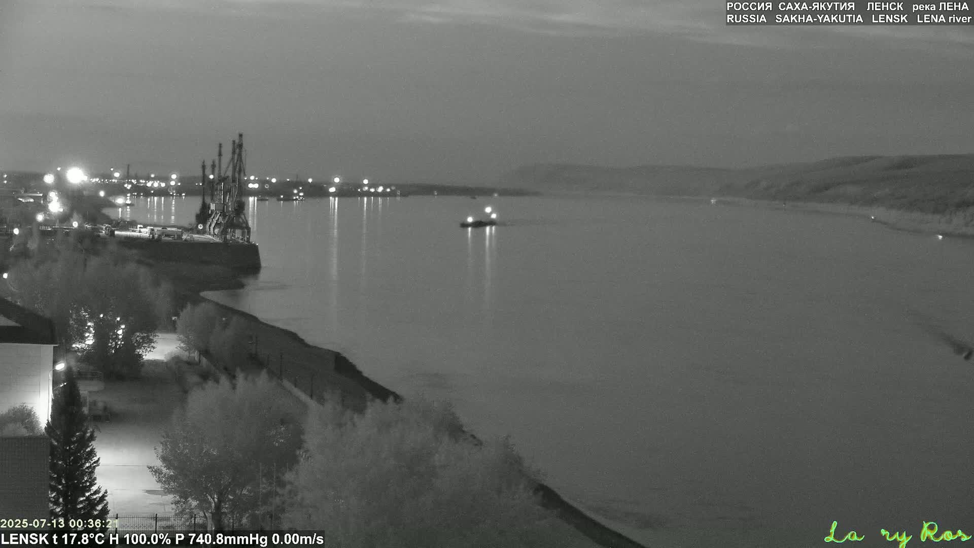 Lensk,  Lena River Port (Lenskiy Rechnoy Port) Live Cam - Lensk, Lensky, Sakha, Far Eastern (Dal'nevostochnyy), Russia