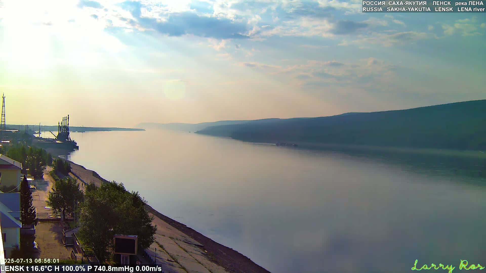 Lensk,  Lena River Port (Lenskiy Rechnoy Port) Live Cam - Lensk, Lensky, Sakha, Far Eastern (Dal'nevostochnyy), Russia