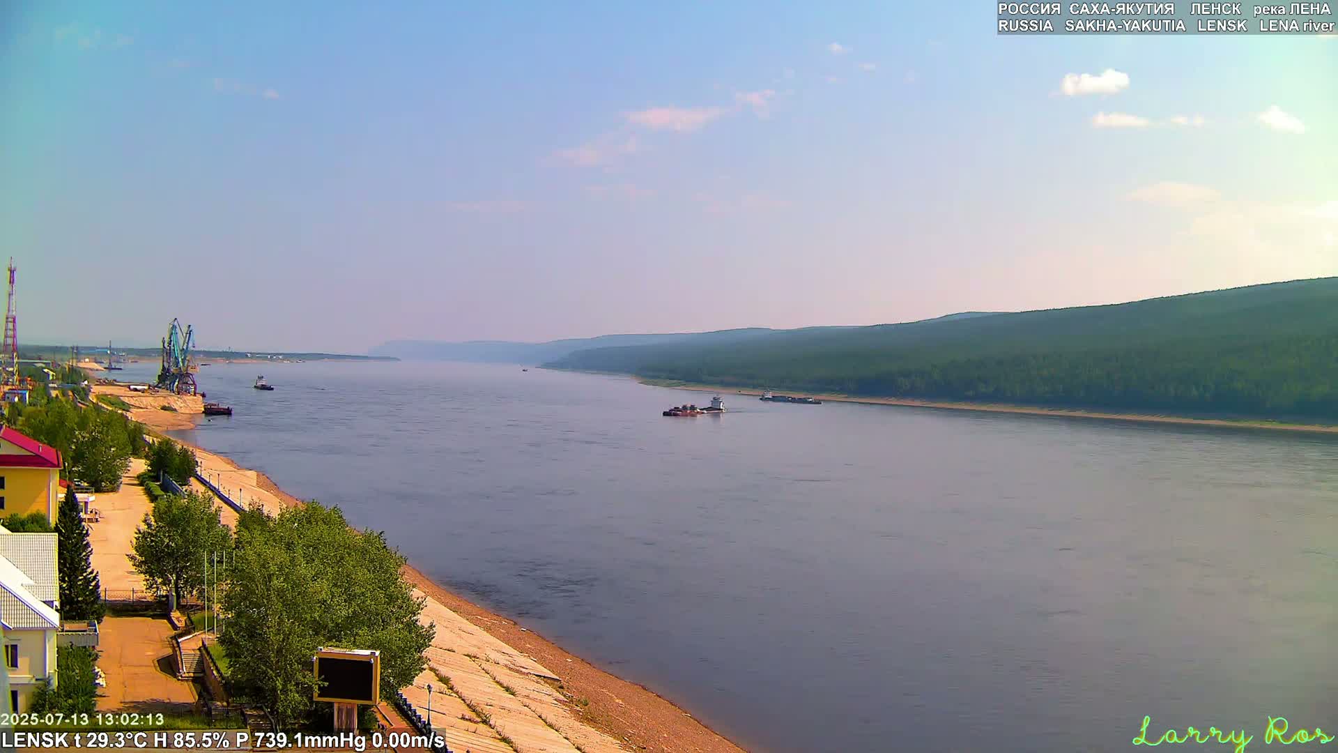Lensk,  Lena River Port (Lenskiy Rechnoy Port) Live Cam - Lensk, Lensky, Sakha, Far Eastern (Dal'nevostochnyy), Russia