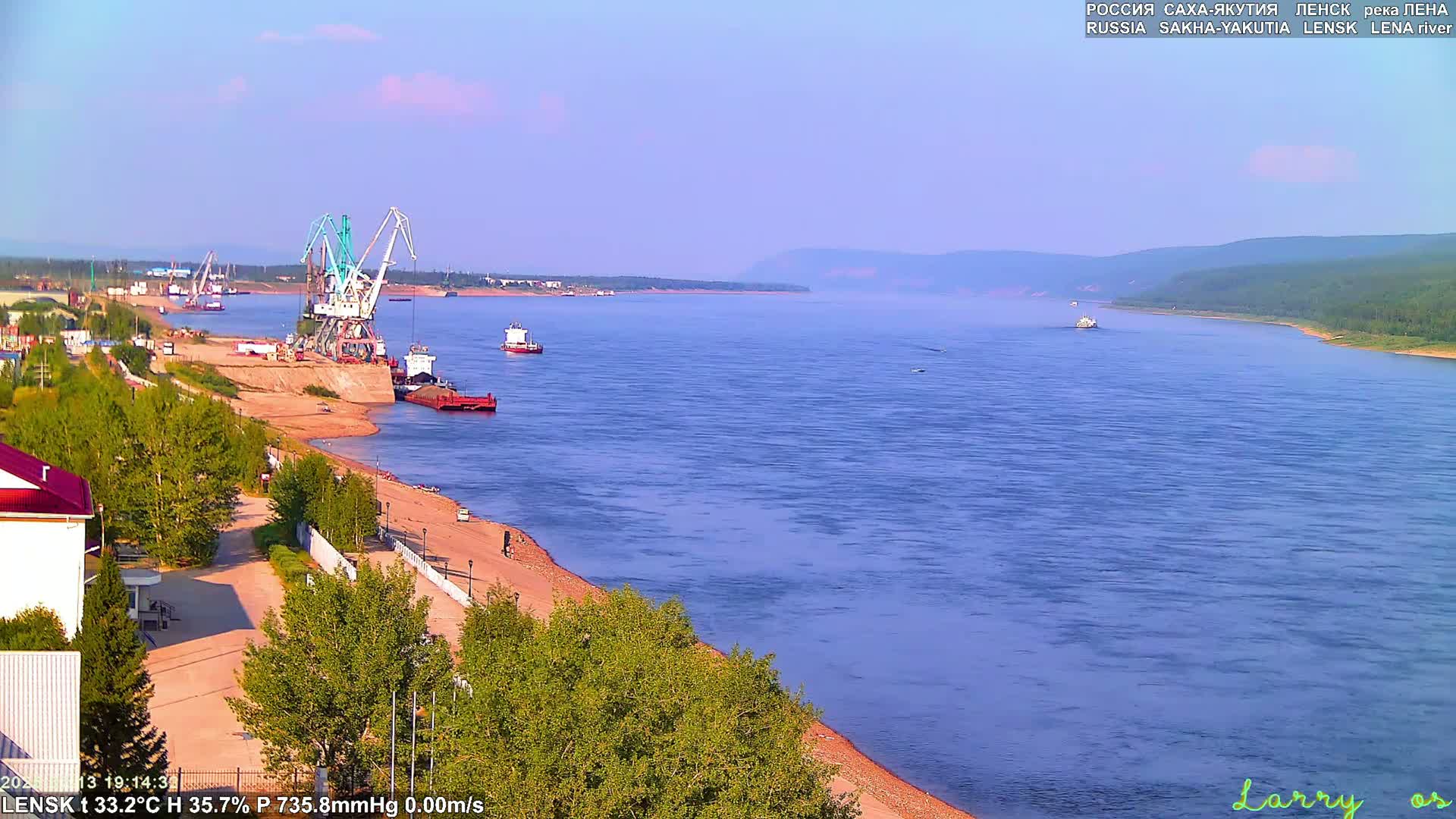 Lensk,  Lena River Port (Lenskiy Rechnoy Port) Live Cam - Lensk, Lensky, Sakha, Far Eastern (Dal'nevostochnyy), Russia