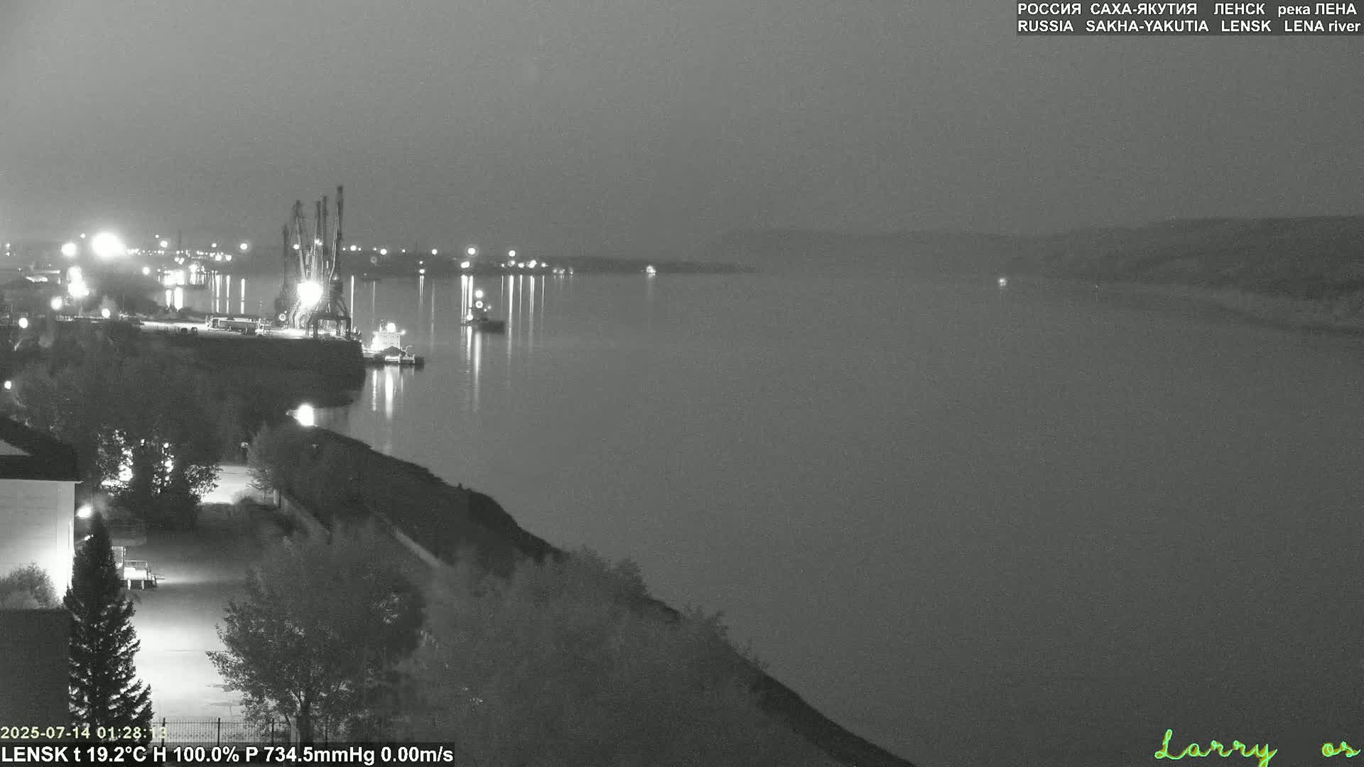 Lensk,  Lena River Port (Lenskiy Rechnoy Port) Live Cam - Lensk, Lensky, Sakha, Far Eastern (Dal'nevostochnyy), Russia