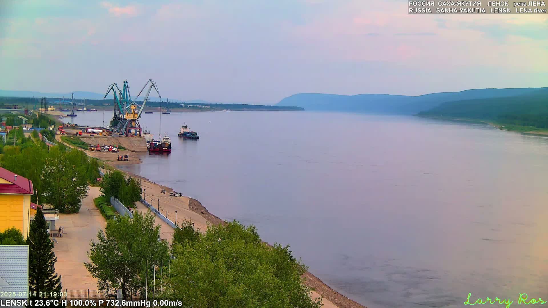 Lensk,  Lena River Port (Lenskiy Rechnoy Port) Live Cam - Lensk, Lensky, Sakha, Far Eastern (Dal'nevostochnyy), Russia