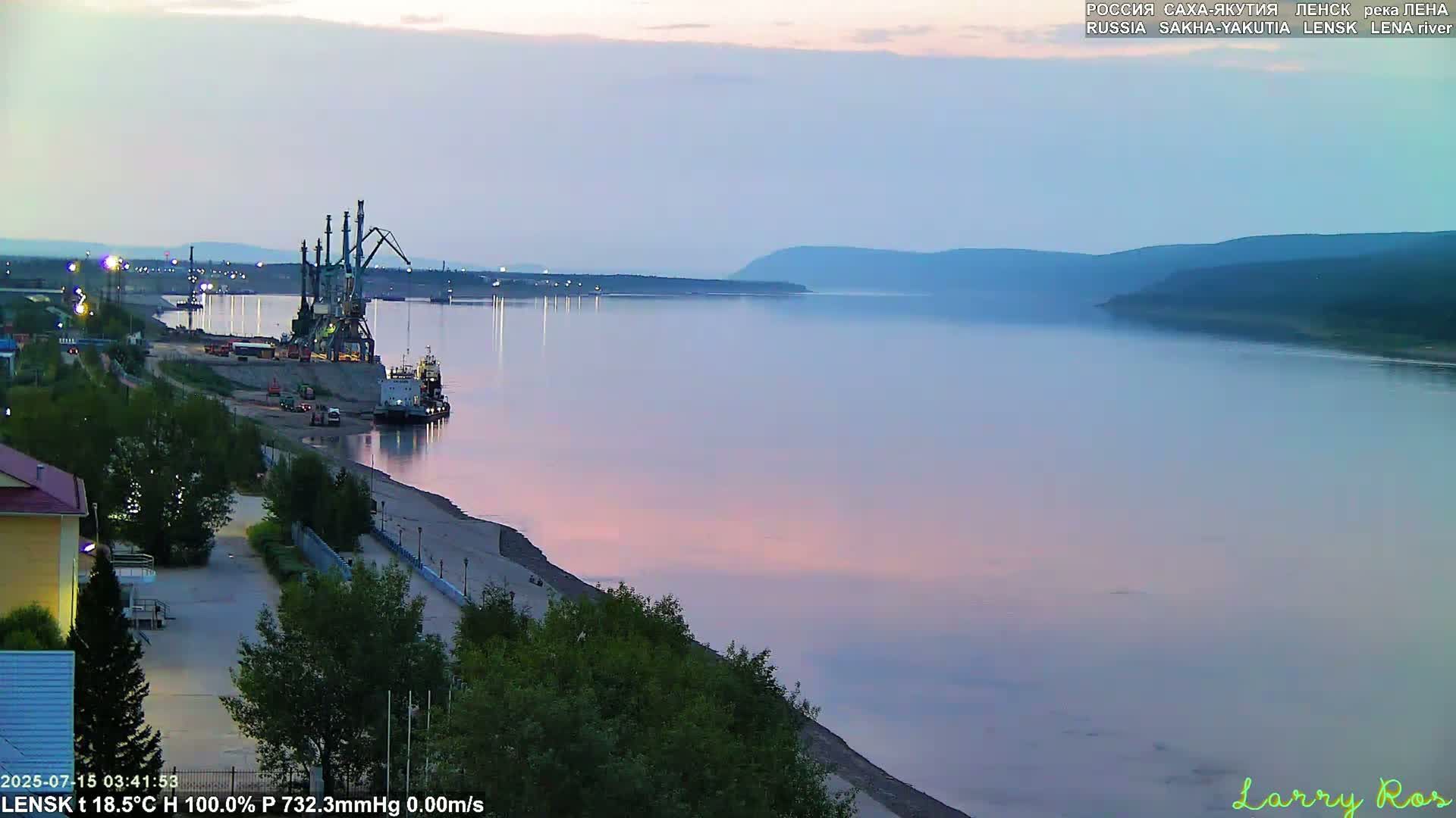 Lensk,  Lena River Port (Lenskiy Rechnoy Port) Live Cam - Lensk, Lensky, Sakha, Far Eastern (Dal'nevostochnyy), Russia