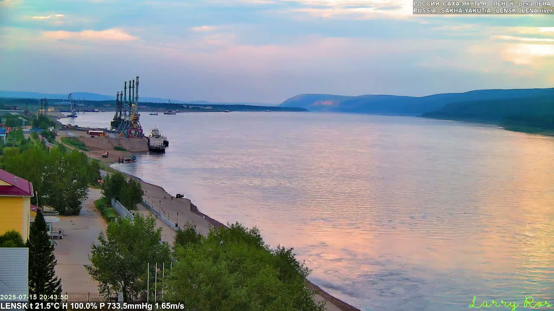 Lensk,  Lena River Port (Lenskiy Rechnoy Port) Live Cam - Lensk, Lensky, Sakha, Far Eastern (Dal'nevostochnyy), Russia