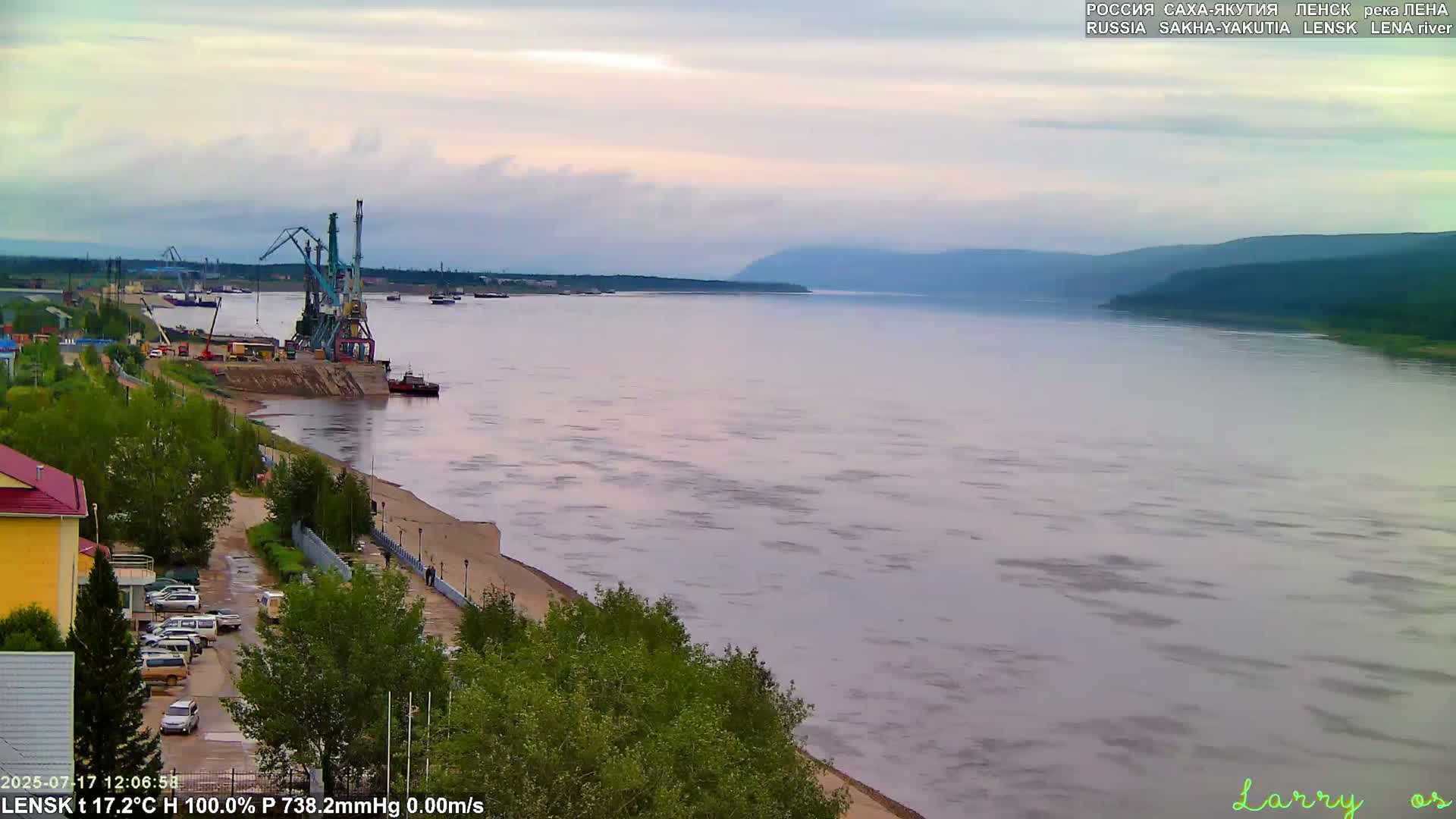 Lensk,  Lena River Port (Lenskiy Rechnoy Port) Live Cam - Lensk, Lensky, Sakha, Far Eastern (Dal'nevostochnyy), Russia