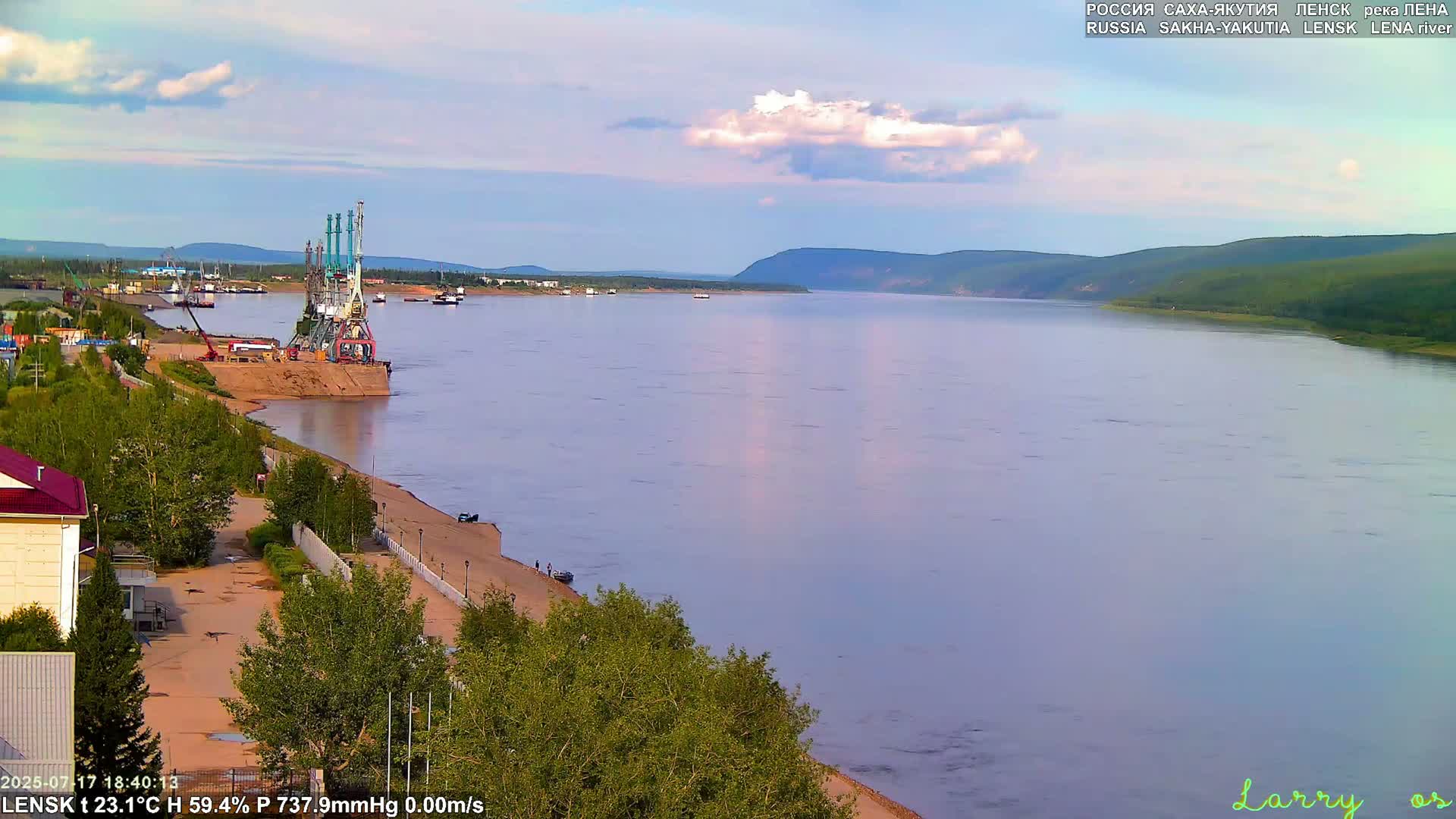 Lensk,  Lena River Port (Lenskiy Rechnoy Port) Live Cam - Lensk, Lensky, Sakha, Far Eastern (Dal'nevostochnyy), Russia