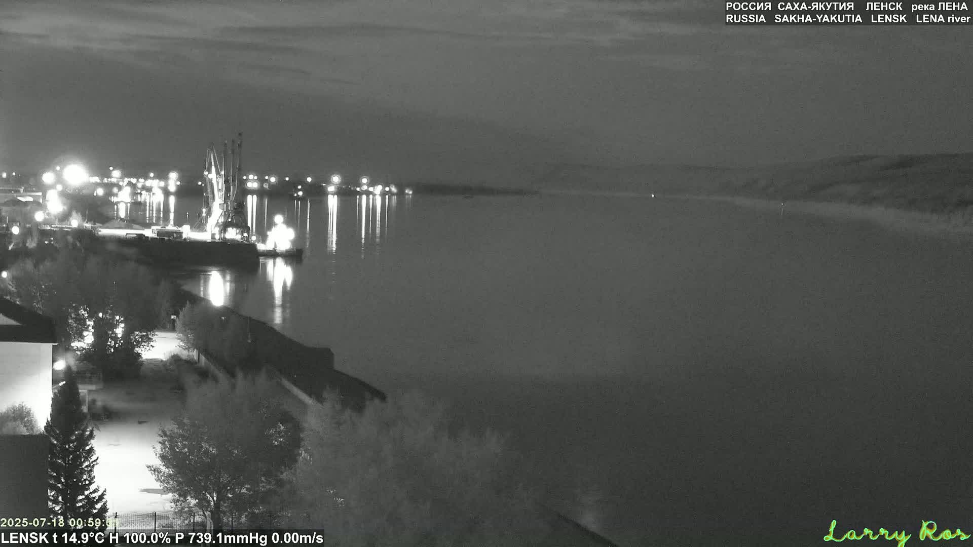 Lensk,  Lena River Port (Lenskiy Rechnoy Port) Live Cam - Lensk, Lensky, Sakha, Far Eastern (Dal'nevostochnyy), Russia
