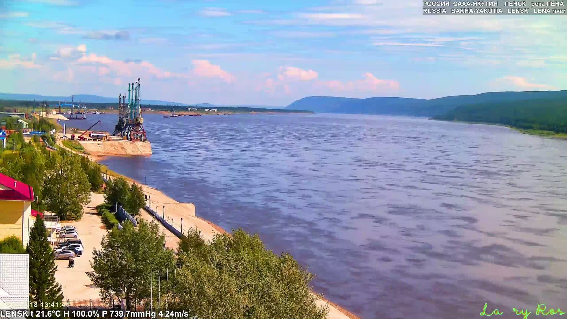 Lensk,  Lena River Port (Lenskiy Rechnoy Port) Live Cam - Lensk, Lensky, Sakha, Far Eastern (Dal'nevostochnyy), Russia