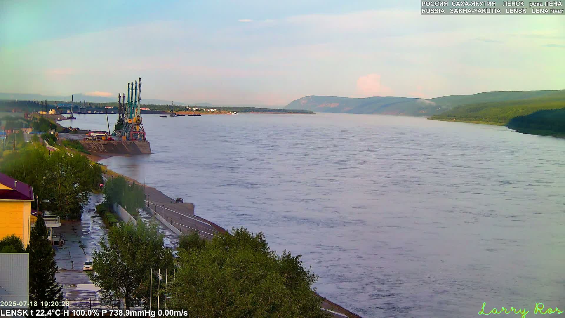 Lensk,  Lena River Port (Lenskiy Rechnoy Port) Live Cam - Lensk, Lensky, Sakha, Far Eastern (Dal'nevostochnyy), Russia