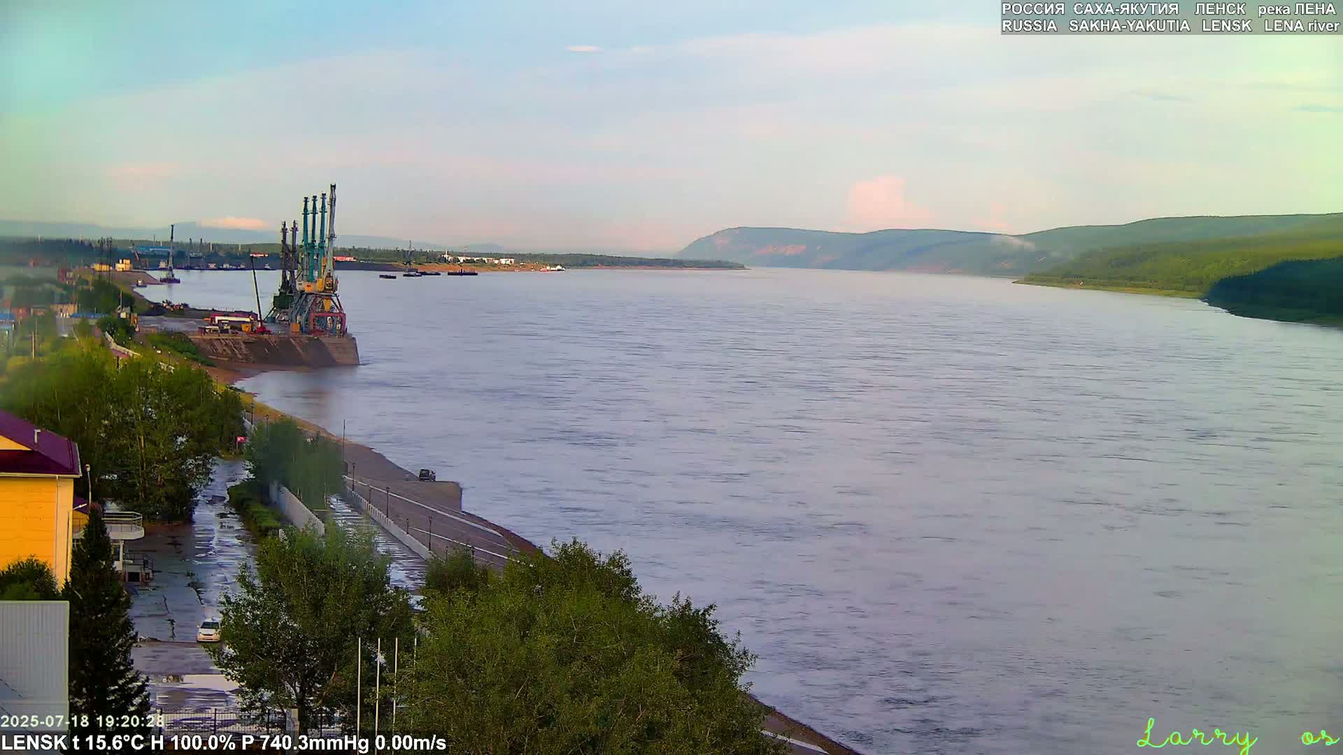Lensk,  Lena River Port (Lenskiy Rechnoy Port) Live Cam - Lensk, Lensky, Sakha, Far Eastern (Dal'nevostochnyy), Russia