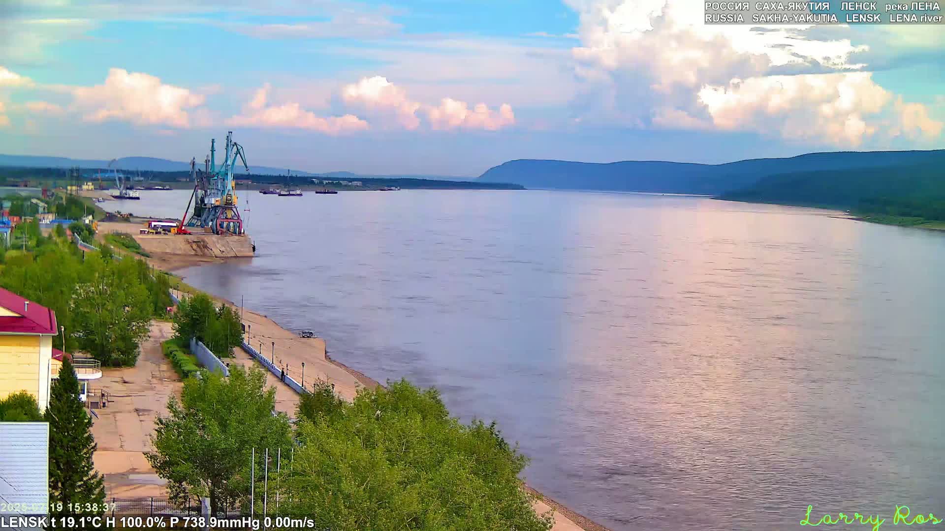 Lensk,  Lena River Port (Lenskiy Rechnoy Port) Live Cam - Lensk, Lensky, Sakha, Far Eastern (Dal'nevostochnyy), Russia