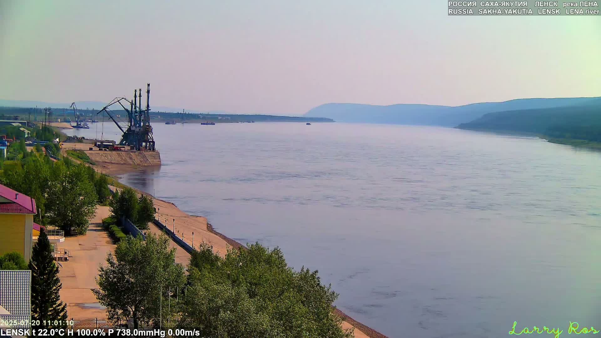 Lensk,  Lena River Port (Lenskiy Rechnoy Port) Live Cam - Lensk, Lensky, Sakha, Far Eastern (Dal'nevostochnyy), Russia