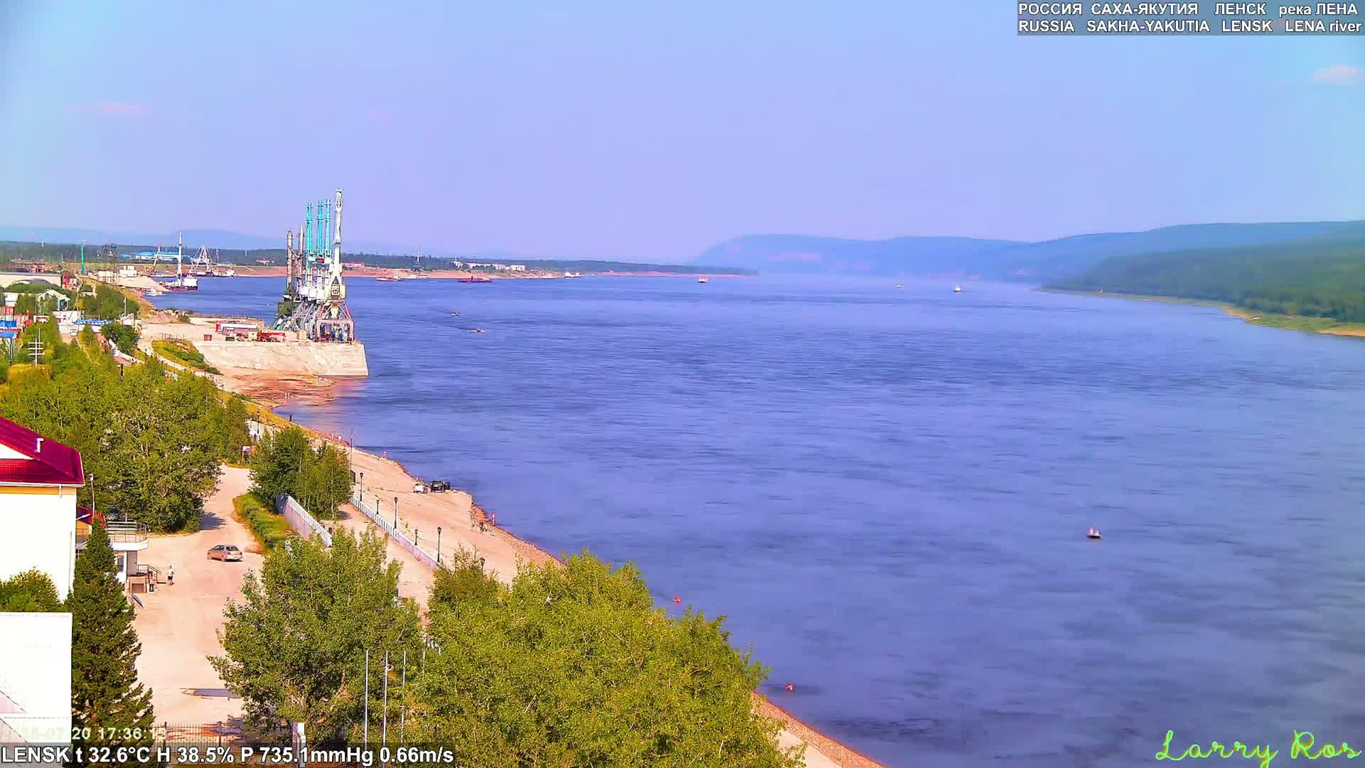 Lensk,  Lena River Port (Lenskiy Rechnoy Port) Live Cam - Lensk, Lensky, Sakha, Far Eastern (Dal'nevostochnyy), Russia