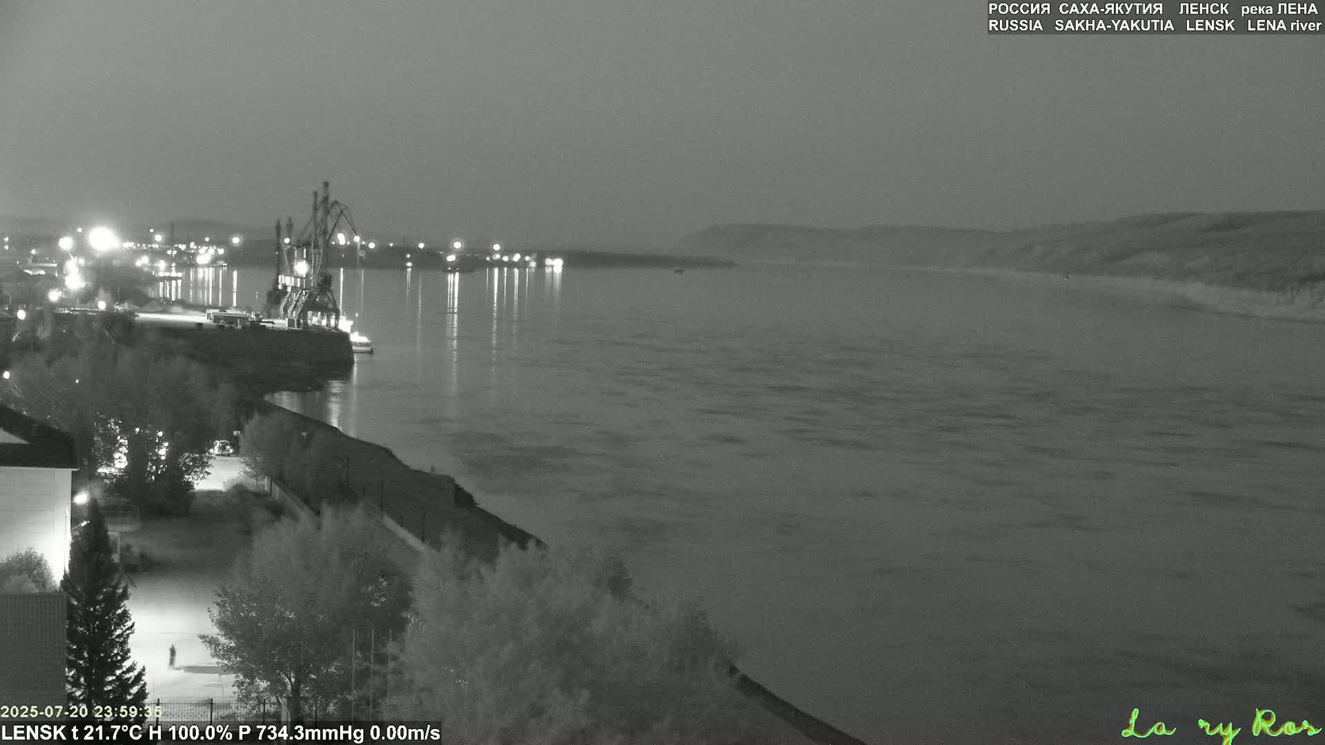 Lensk,  Lena River Port (Lenskiy Rechnoy Port) Live Cam - Lensk, Lensky, Sakha, Far Eastern (Dal'nevostochnyy), Russia