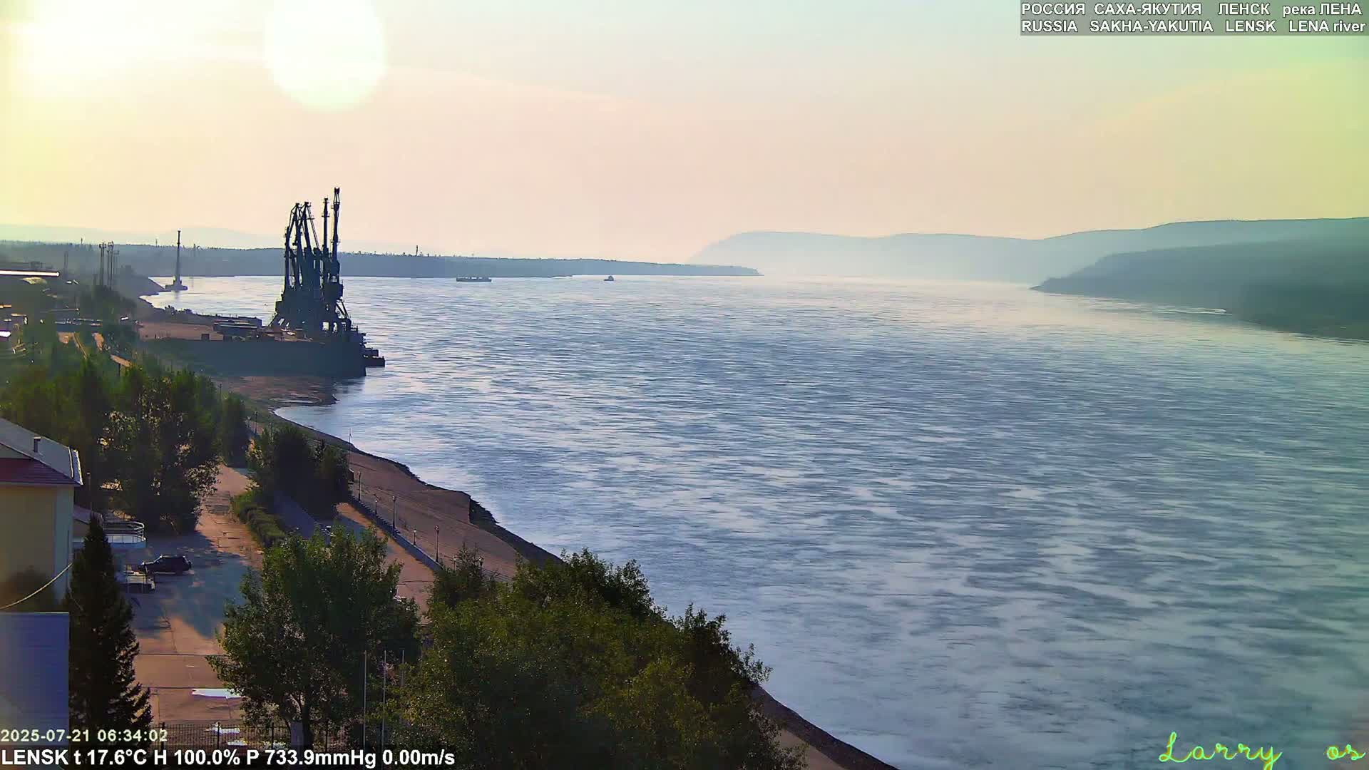 Lensk,  Lena River Port (Lenskiy Rechnoy Port) Live Cam - Lensk, Lensky, Sakha, Far Eastern (Dal'nevostochnyy), Russia