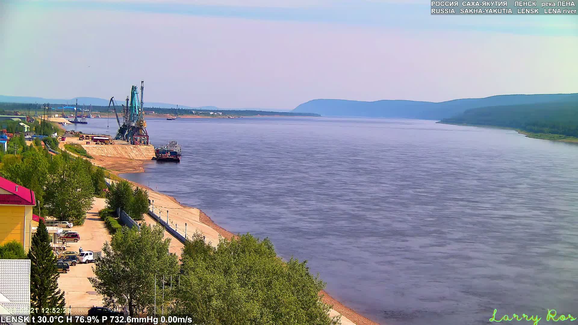Lensk,  Lena River Port (Lenskiy Rechnoy Port) Live Cam - Lensk, Lensky, Sakha, Far Eastern (Dal'nevostochnyy), Russia