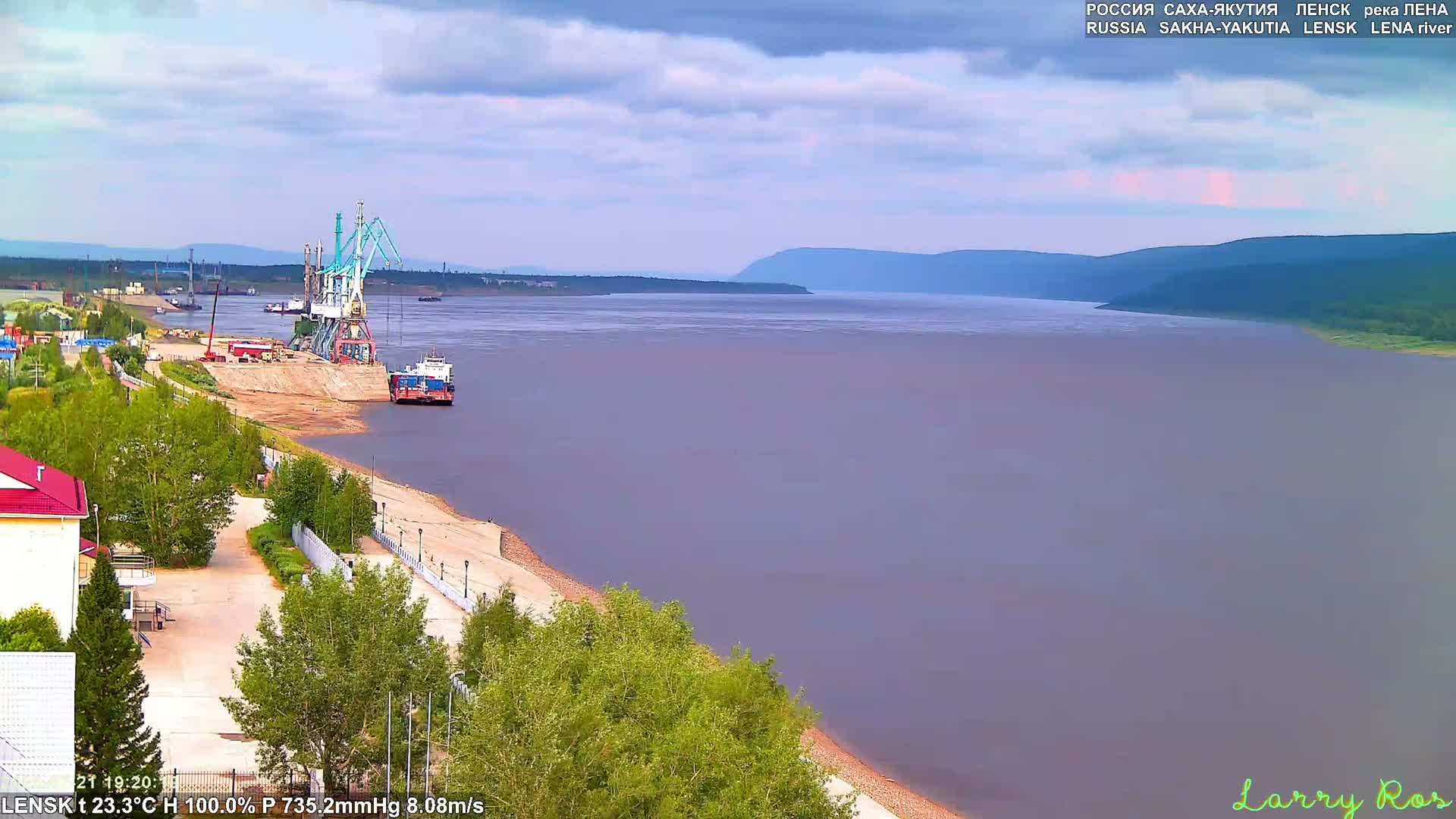 Lensk,  Lena River Port (Lenskiy Rechnoy Port) Live Cam - Lensk, Lensky, Sakha, Far Eastern (Dal'nevostochnyy), Russia