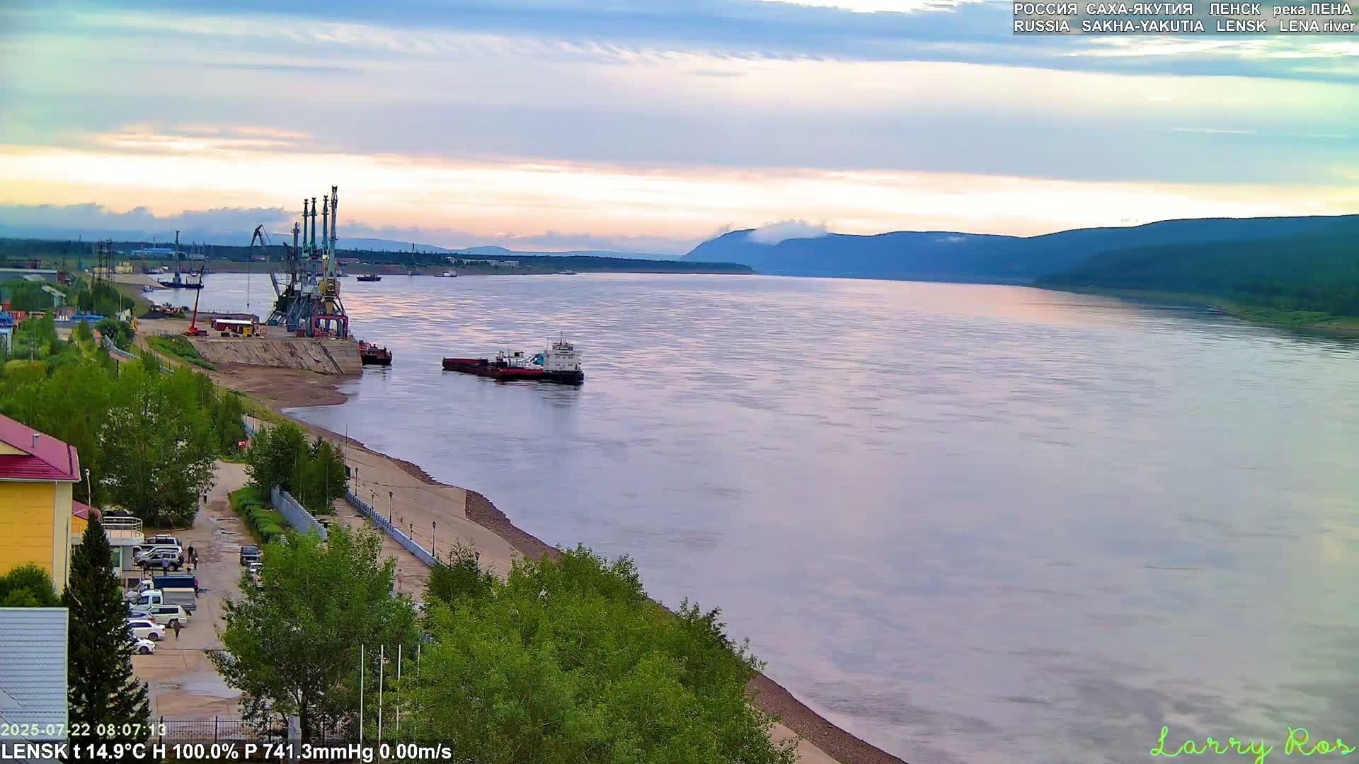 Lensk,  Lena River Port (Lenskiy Rechnoy Port) Live Cam - Lensk, Lensky, Sakha, Far Eastern (Dal'nevostochnyy), Russia