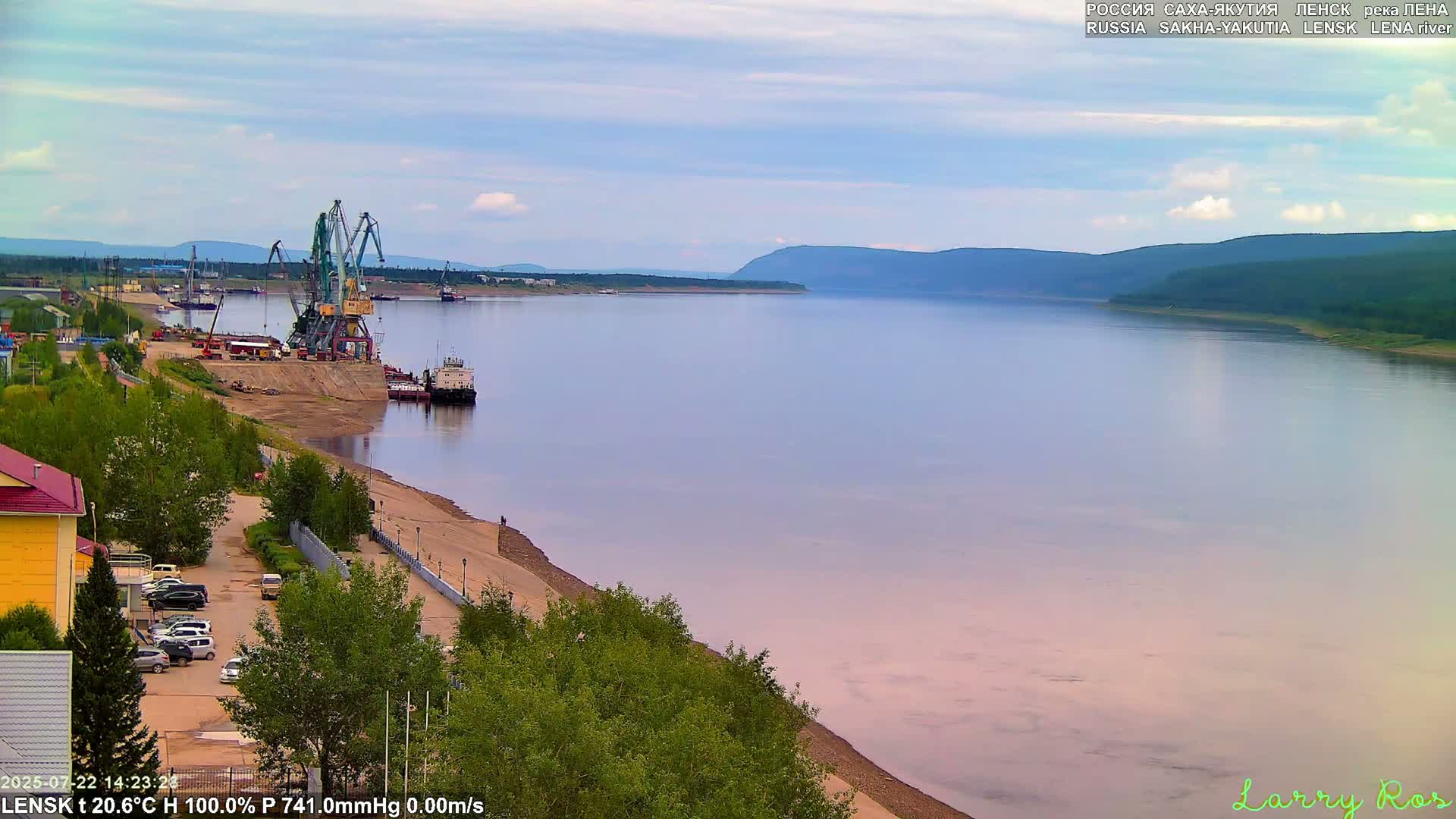 Lensk,  Lena River Port (Lenskiy Rechnoy Port) Live Cam - Lensk, Lensky, Sakha, Far Eastern (Dal'nevostochnyy), Russia
