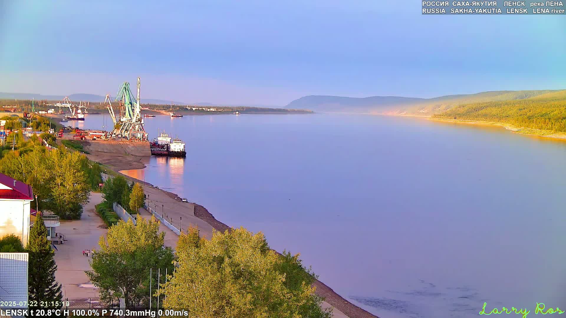 Lensk,  Lena River Port (Lenskiy Rechnoy Port) Live Cam - Lensk, Lensky, Sakha, Far Eastern (Dal'nevostochnyy), Russia