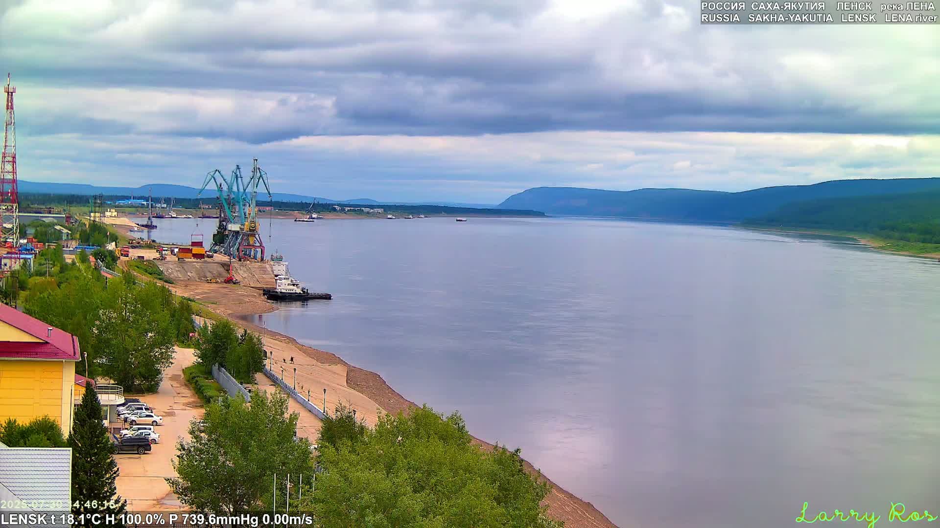 Lensk,  Lena River Port (Lenskiy Rechnoy Port) Live Cam - Lensk, Lensky, Sakha, Far Eastern (Dal'nevostochnyy), Russia