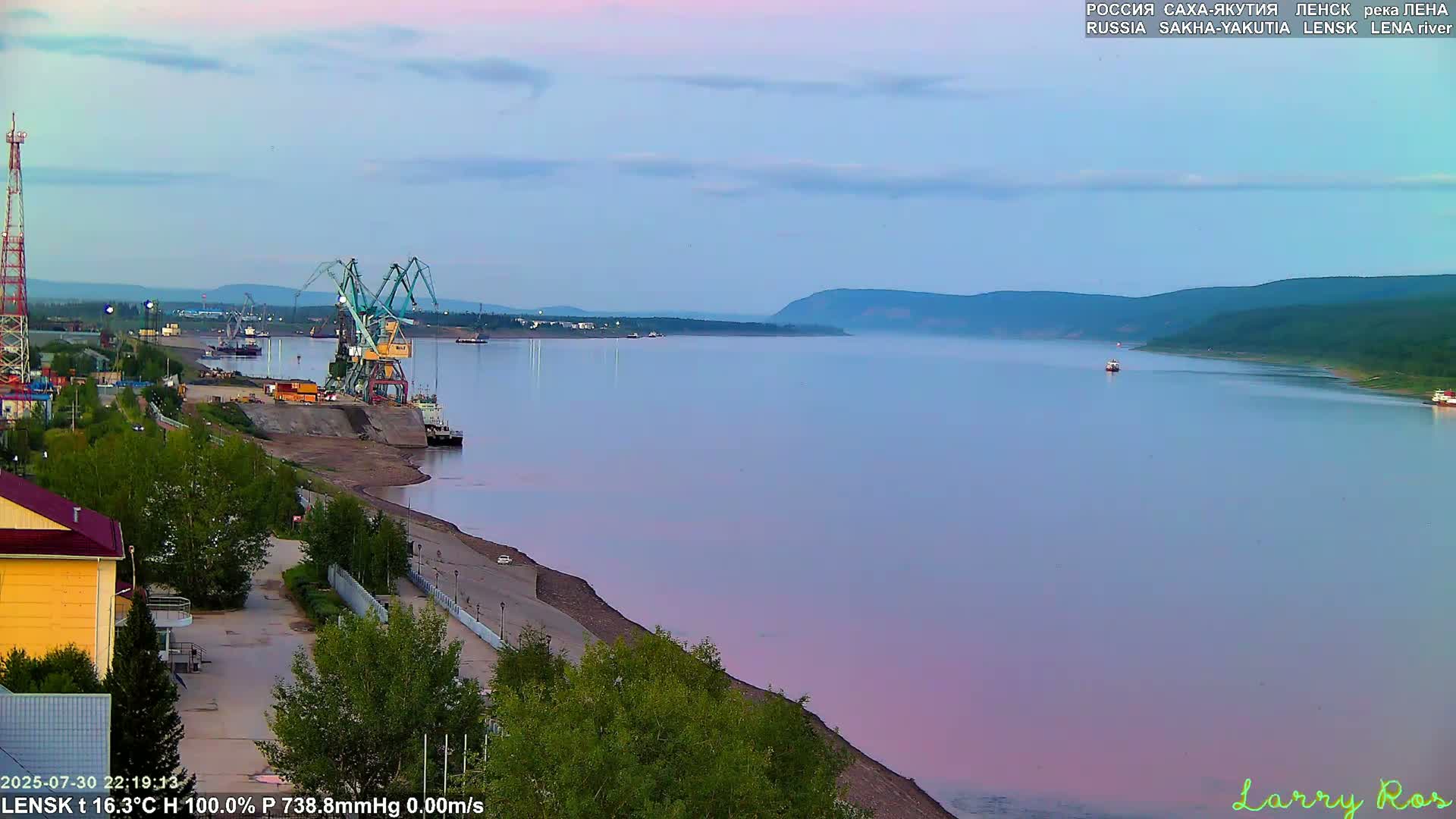 Lensk,  Lena River Port (Lenskiy Rechnoy Port) Live Cam - Lensk, Lensky, Sakha, Far Eastern (Dal'nevostochnyy), Russia