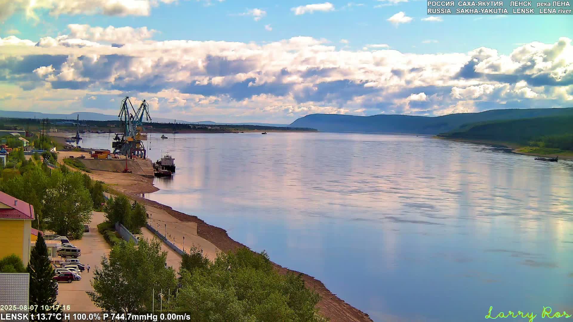 Lensk,  Lena River Port (Lenskiy Rechnoy Port) Live Cam - Lensk, Lensky, Sakha, Far Eastern (Dal'nevostochnyy), Russia