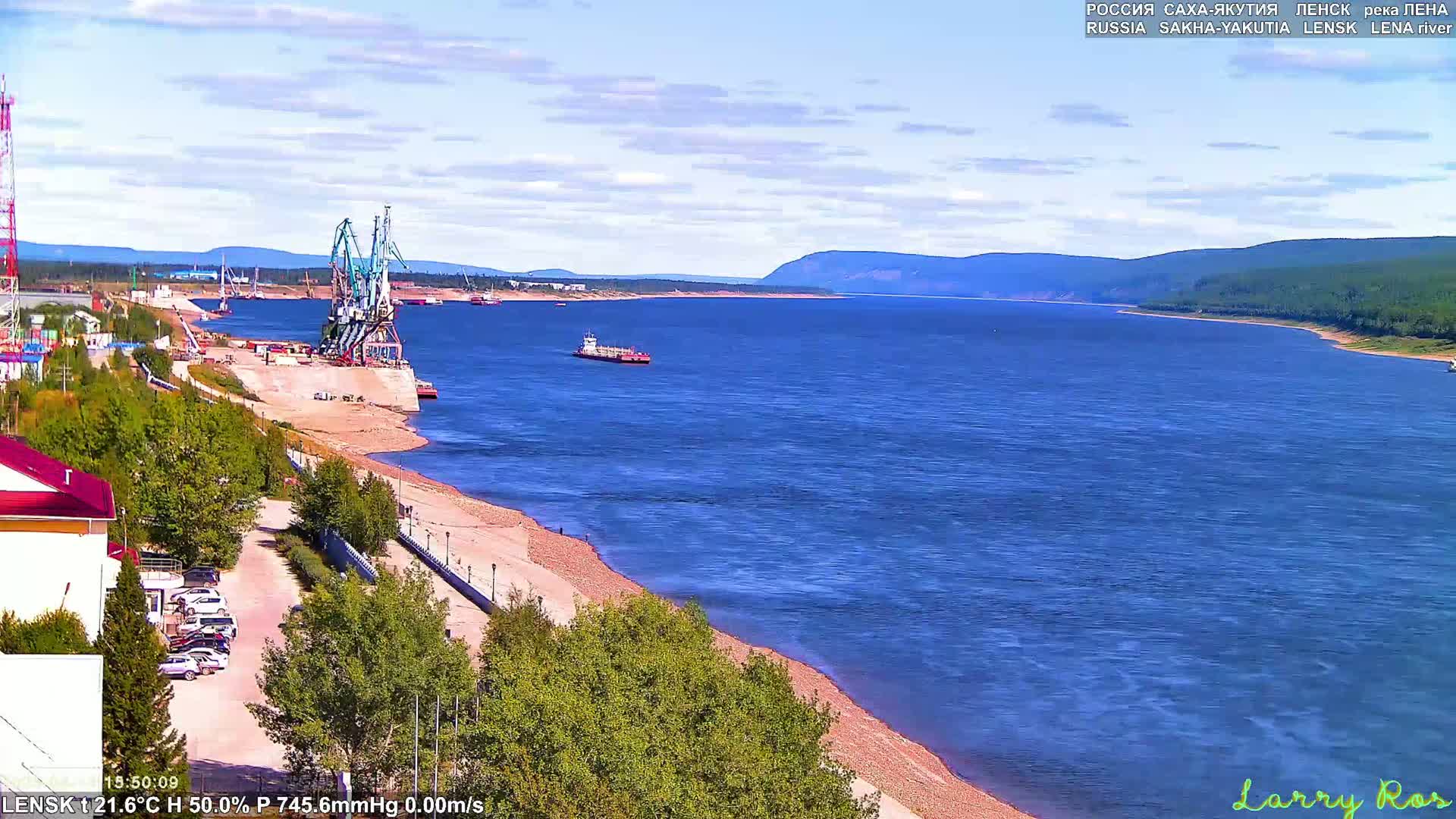 Lensk,  Lena River Port (Lenskiy Rechnoy Port) Live Cam - Lensk, Lensky, Sakha, Far Eastern (Dal'nevostochnyy), Russia