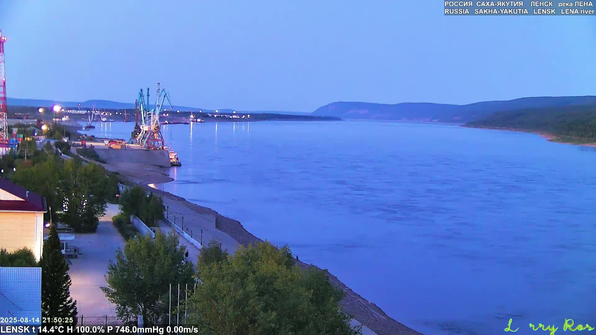 Lensk,  Lena River Port (Lenskiy Rechnoy Port) Live Cam - Lensk, Lensky, Sakha, Far Eastern (Dal'nevostochnyy), Russia