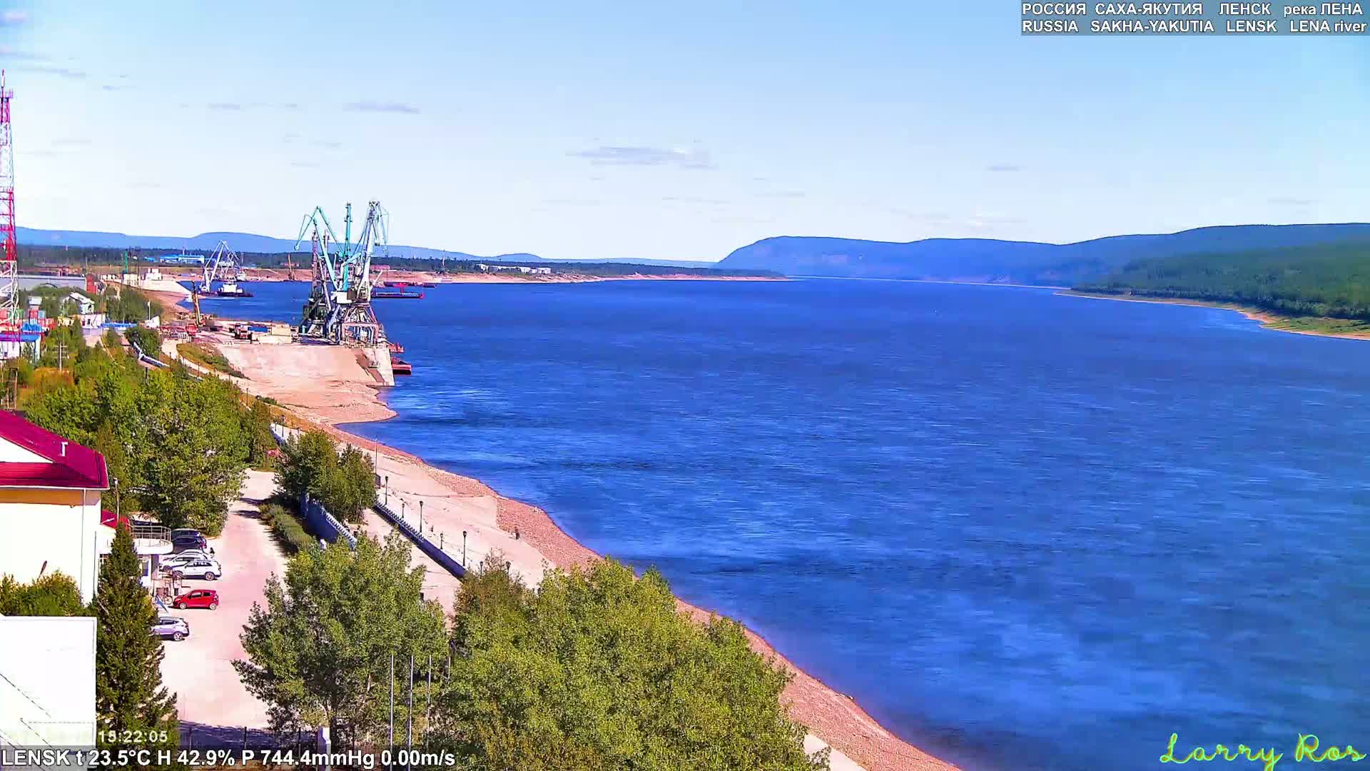 Lensk,  Lena River Port (Lenskiy Rechnoy Port) Live Cam - Lensk, Lensky, Sakha, Far Eastern (Dal'nevostochnyy), Russia
