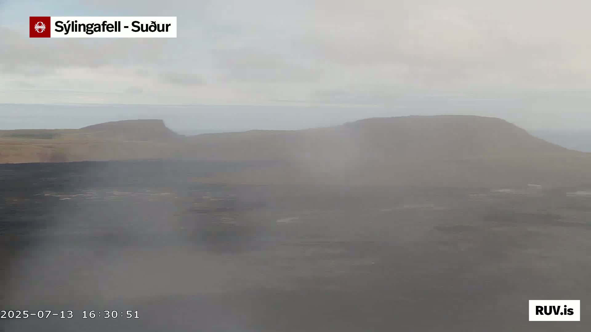 Sýlingarfell Tuya Volcano towards South & Grindavik City Silhouette PTZ Live Cam - Grindavik, Grindavikurbaer (Grindavíkurbær), Southern Peninsula (Suðurnes), Iceland