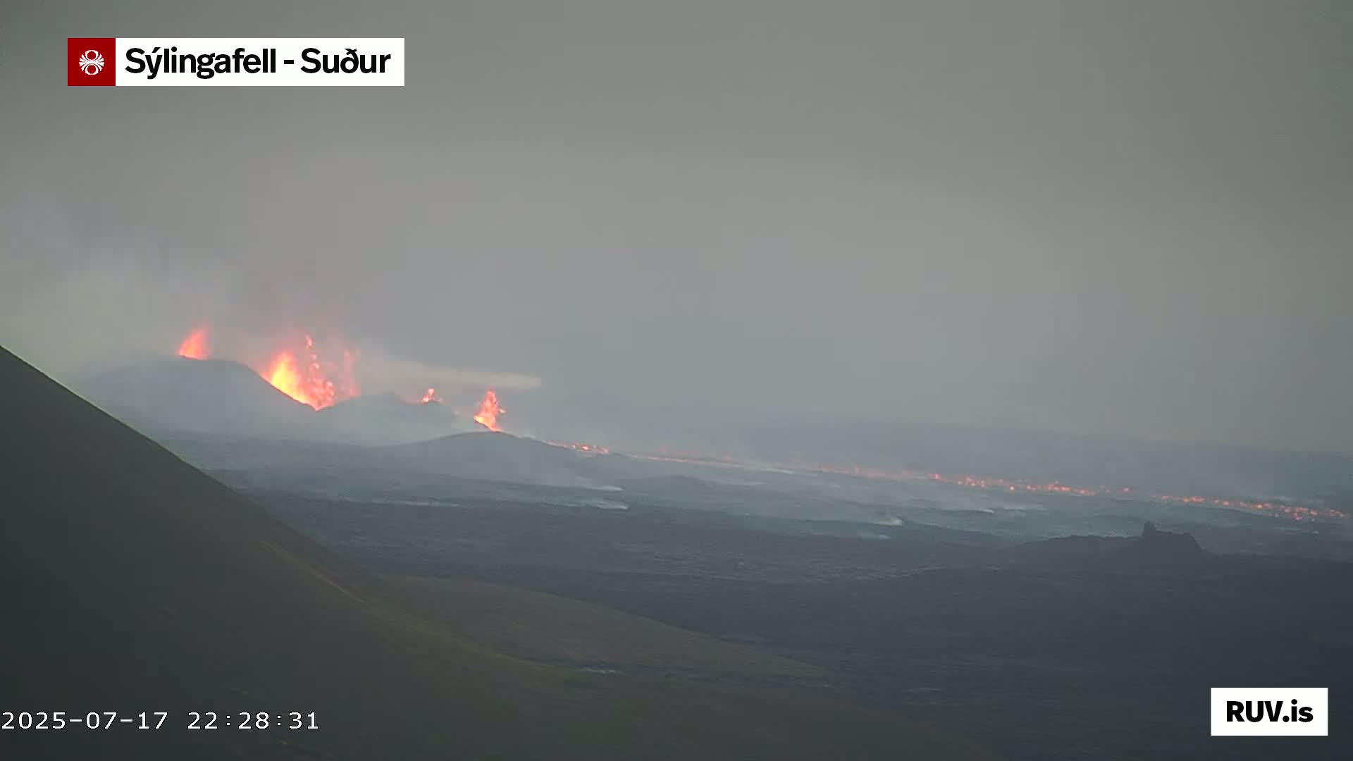 Sýlingarfell Tuya Volcano towards South & Grindavik City Silhouette PTZ Live Cam - Grindavik, Grindavikurbaer (Grindavíkurbær), Southern Peninsula (Suðurnes), Iceland