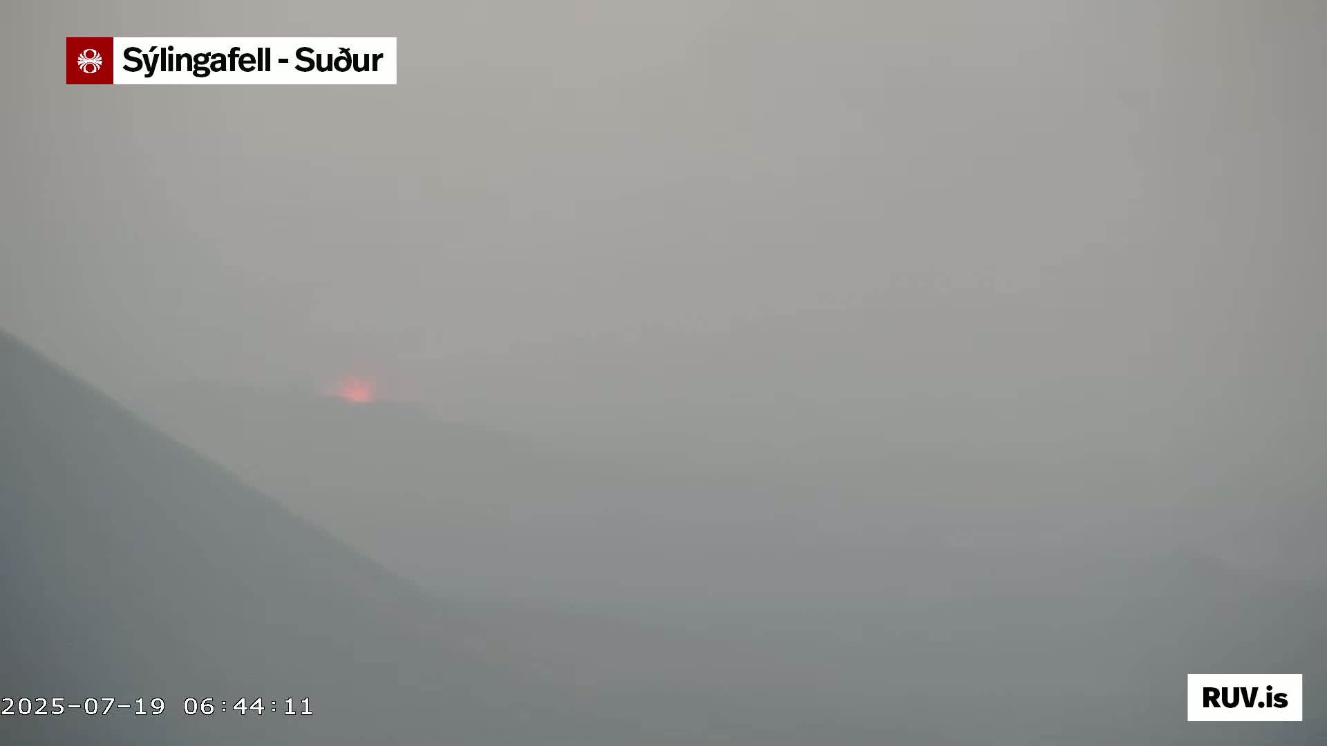 Sýlingarfell Tuya Volcano towards South & Grindavik City Silhouette PTZ Live Cam - Grindavik, Grindavikurbaer (Grindavíkurbær), Southern Peninsula (Suðurnes), Iceland