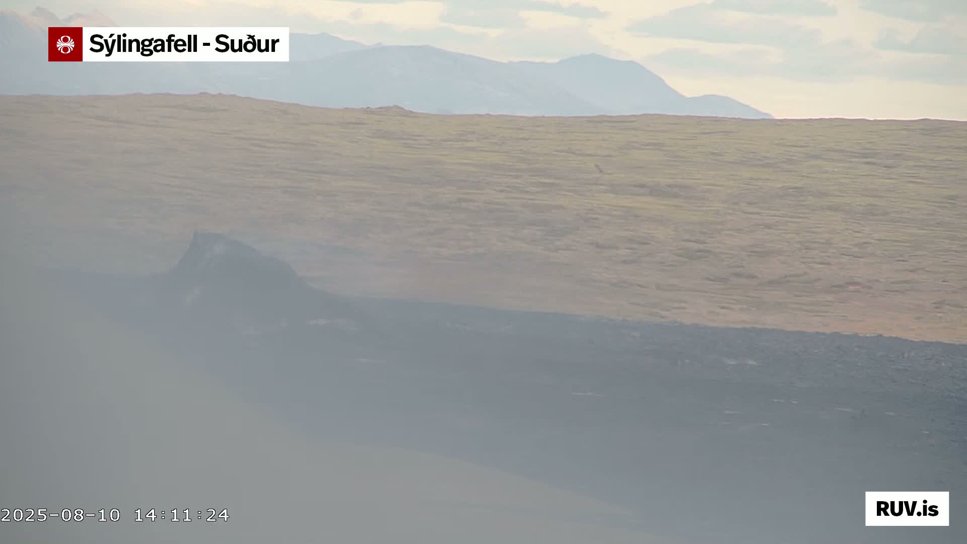 Sýlingarfell Tuya Volcano towards South & Grindavik City Silhouette PTZ Live Cam - Grindavik, Grindavikurbaer (Grindavíkurbær), Southern Peninsula (Suðurnes), Iceland
