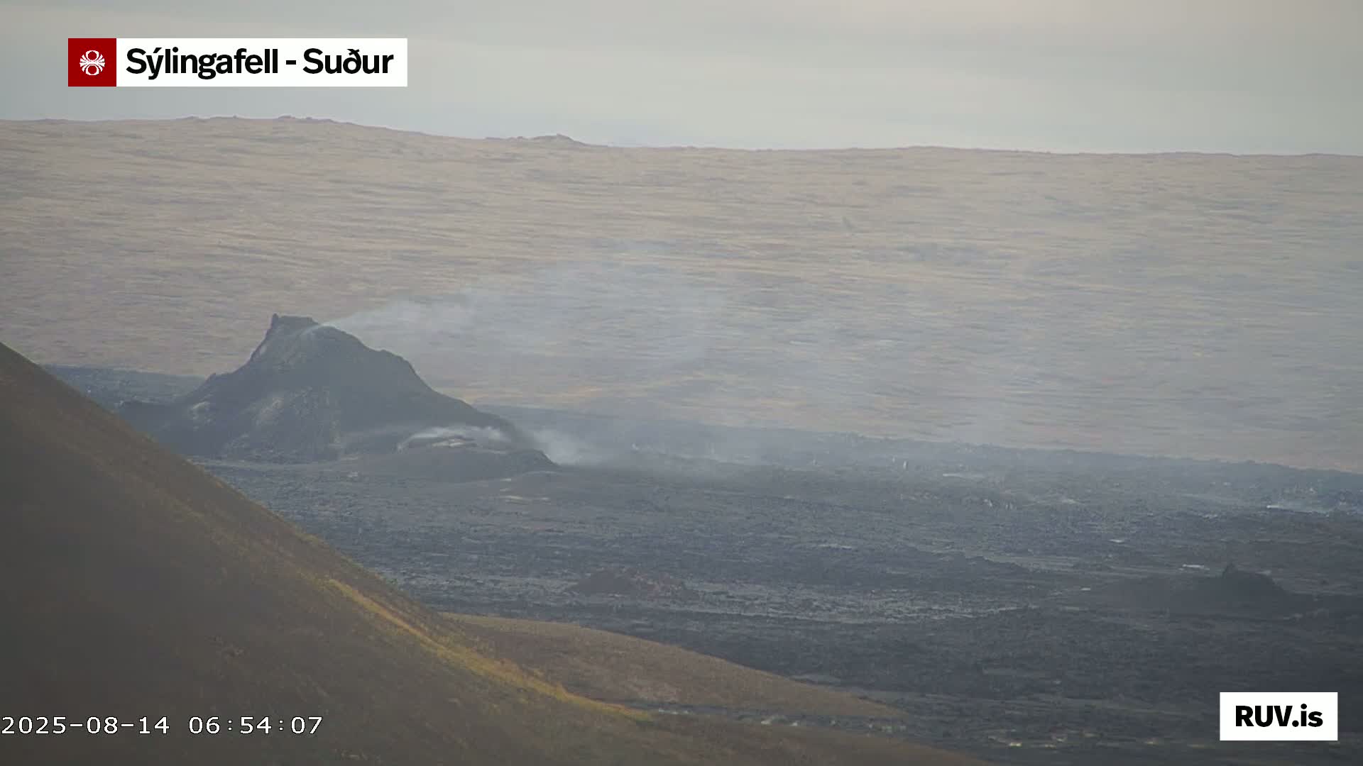 Sýlingarfell Tuya Volcano towards South & Grindavik City Silhouette PTZ Live Cam - Grindavik, Grindavikurbaer (Grindavíkurbær), Southern Peninsula (Suðurnes), Iceland