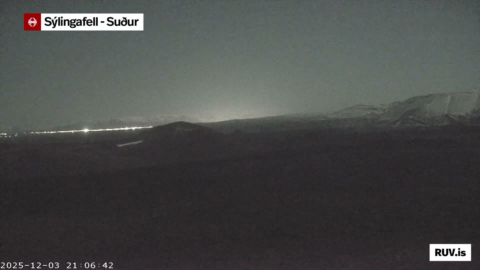 Sýlingarfell Tuya Volcano towards South & Grindavik City Silhouette PTZ Live Cam - Grindavik, Grindavikurbaer (Grindavíkurbær), Southern Peninsula (Suðurnes), Iceland