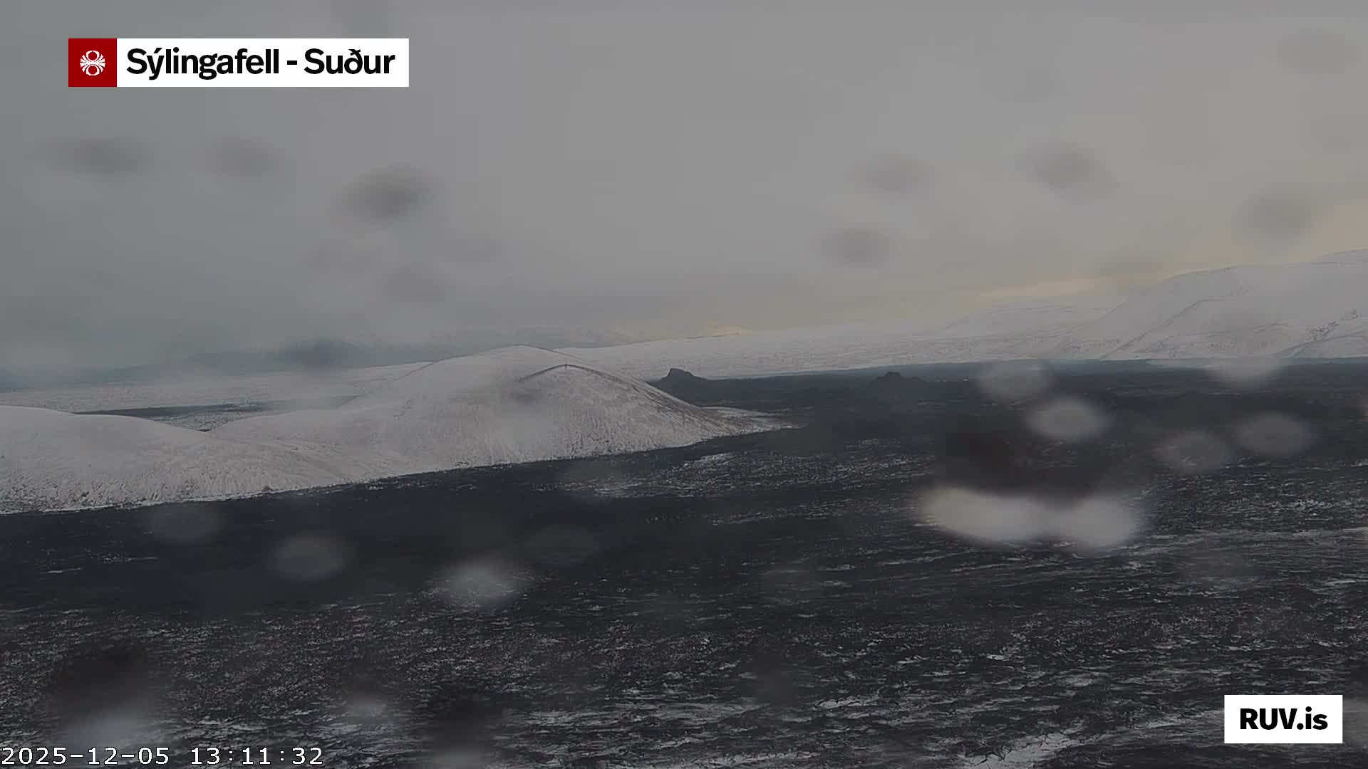 Sýlingarfell Tuya Volcano towards South & Grindavik City Silhouette PTZ Live Cam - Grindavik, Grindavikurbaer (Grindavíkurbær), Southern Peninsula (Suðurnes), Iceland