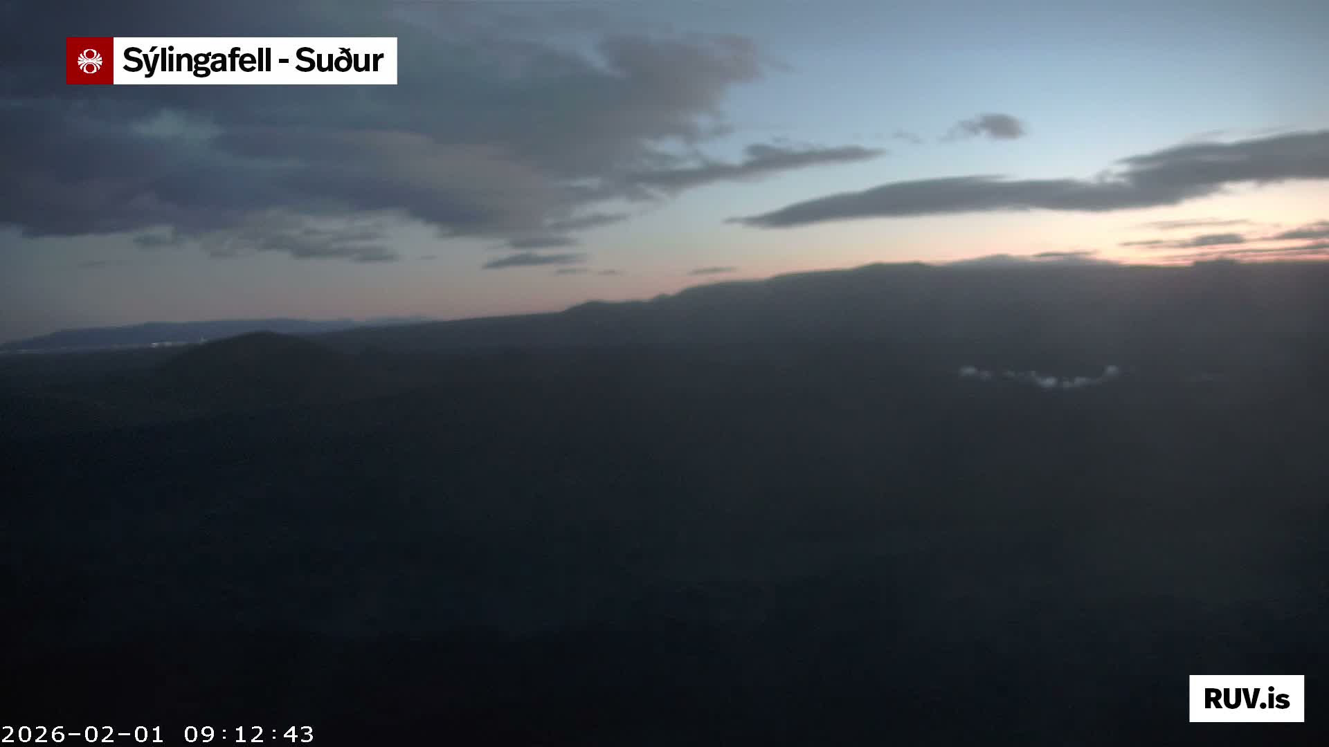 Sýlingarfell Tuya Volcano towards South & Grindavik City Silhouette PTZ Live Cam - Grindavik, Grindavikurbaer (Grindavíkurbær), Southern Peninsula (Suðurnes), Iceland