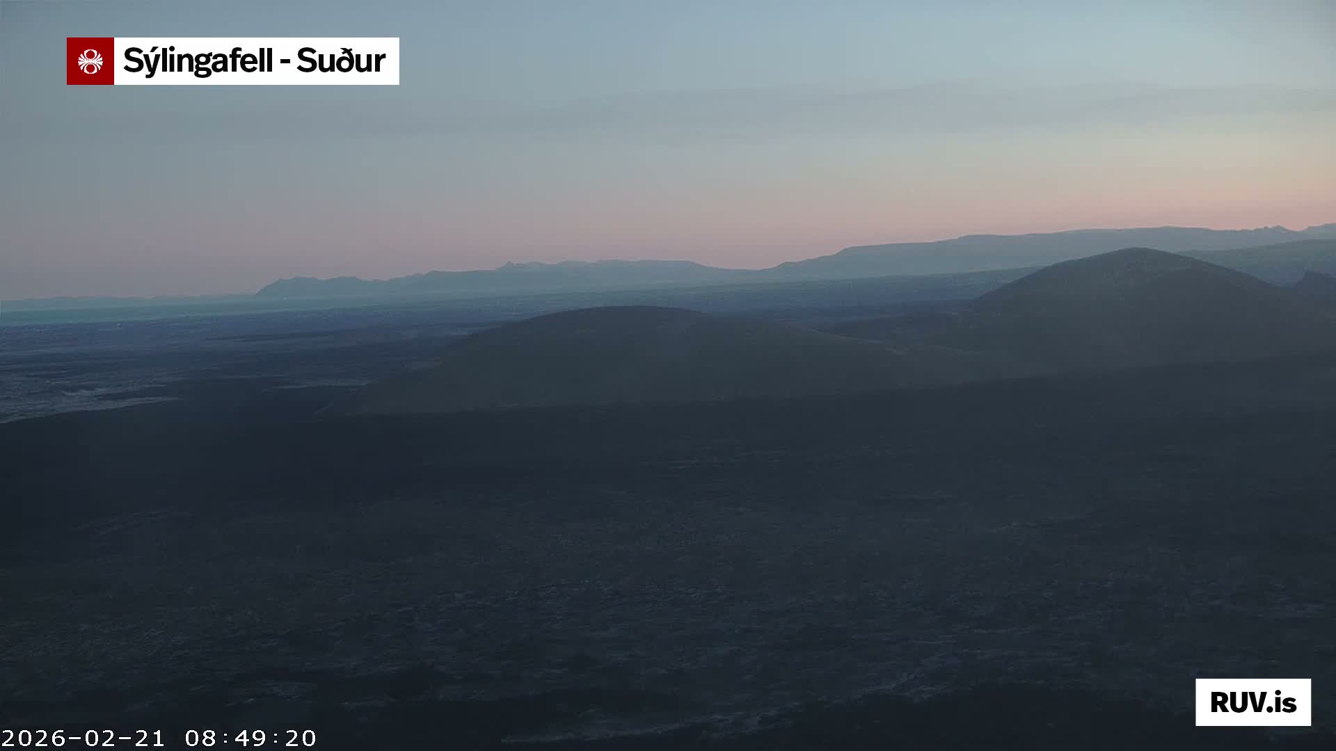 Sýlingarfell Tuya Volcano towards South & Grindavik City Silhouette PTZ Live Cam - Grindavik, Grindavikurbaer (Grindavíkurbær), Southern Peninsula (Suðurnes), Iceland