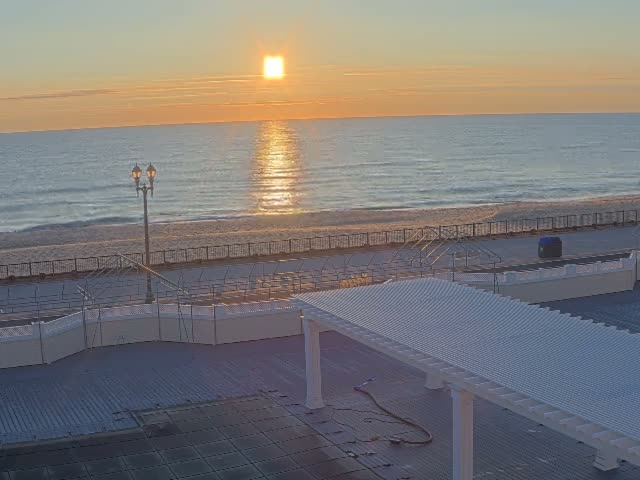 Long Branch Beach towards Southeast from Promenade Beach Club Live Cam - Long Branch, Monmouth, New Jersey, USA