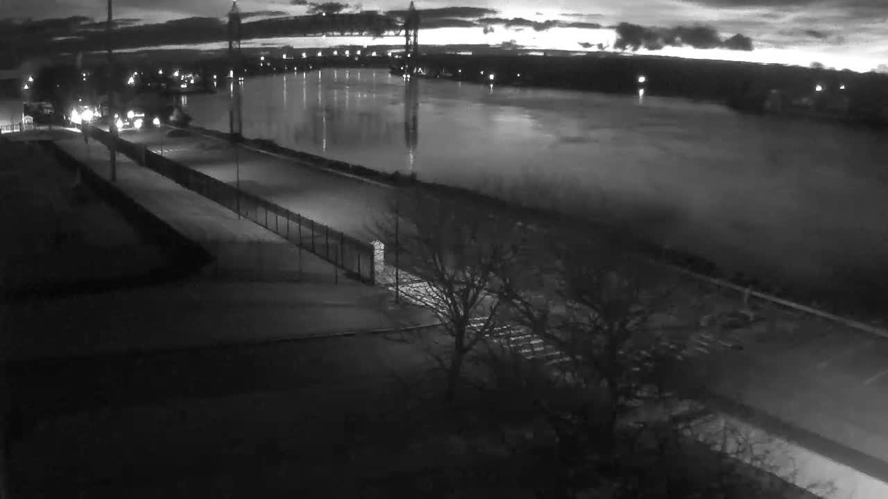 Cape Cod Canal & Railroad Bridge Live Cam - Bourne, Barnstable, Massachusetts, USA