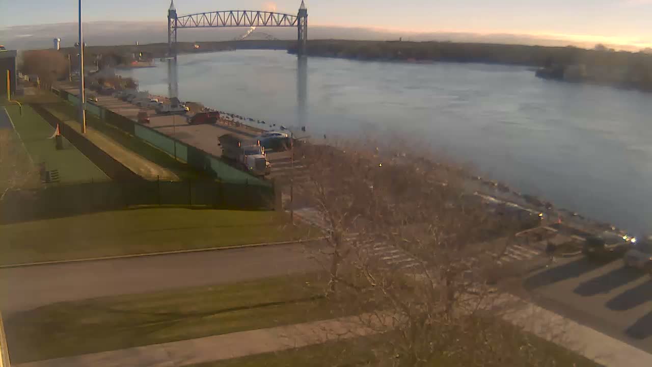 Cape Cod Canal & Railroad Bridge Live Cam - Bourne, Barnstable, Massachusetts, USA