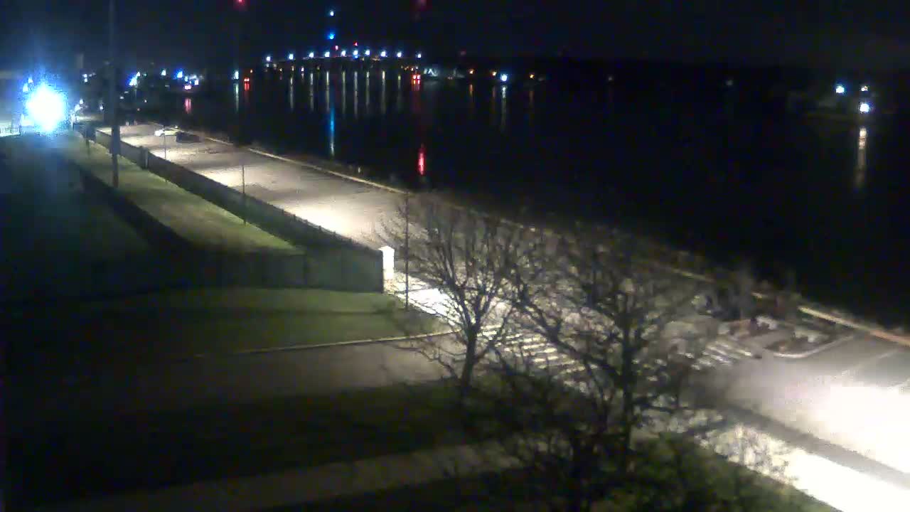 Cape Cod Canal & Railroad Bridge Live Cam - Bourne, Barnstable, Massachusetts, USA