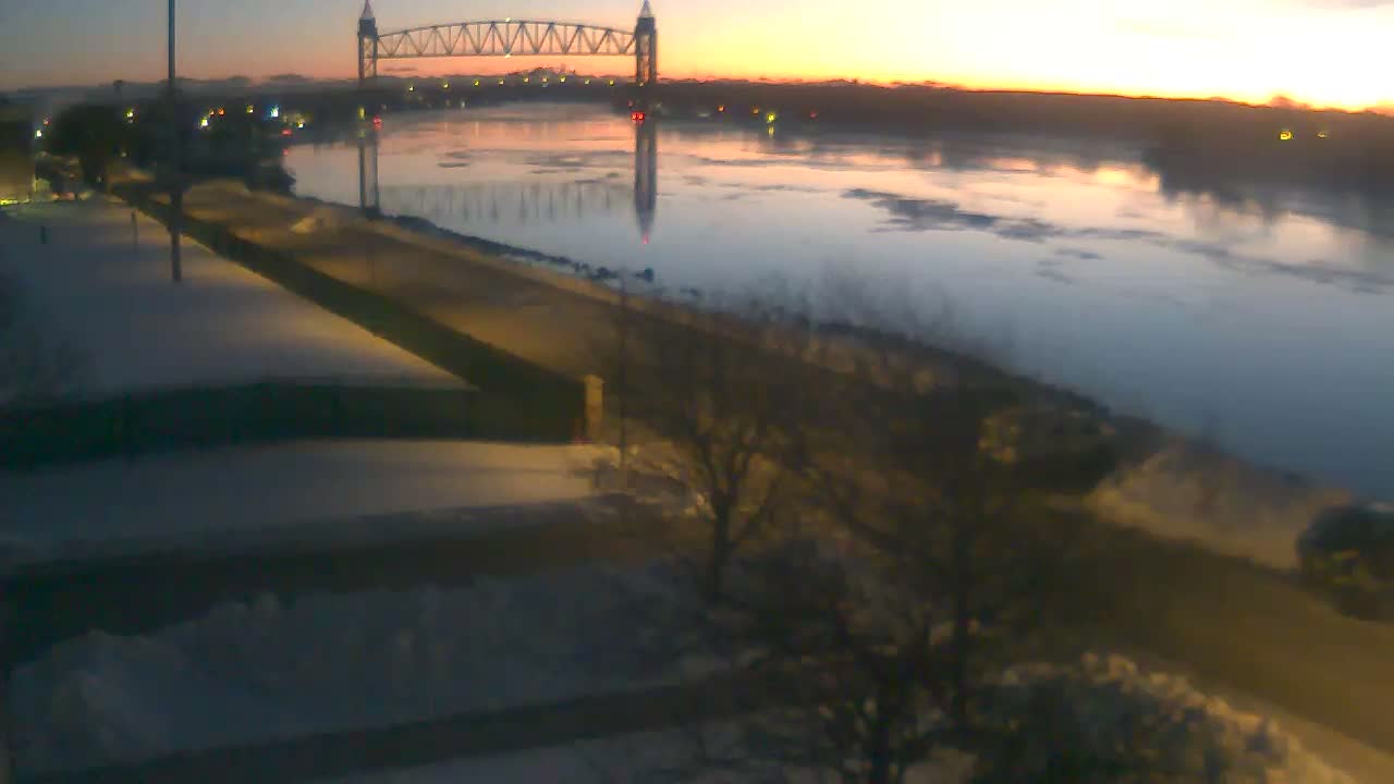 Cape Cod Canal & Railroad Bridge Live Cam - Bourne, Barnstable, Massachusetts, USA